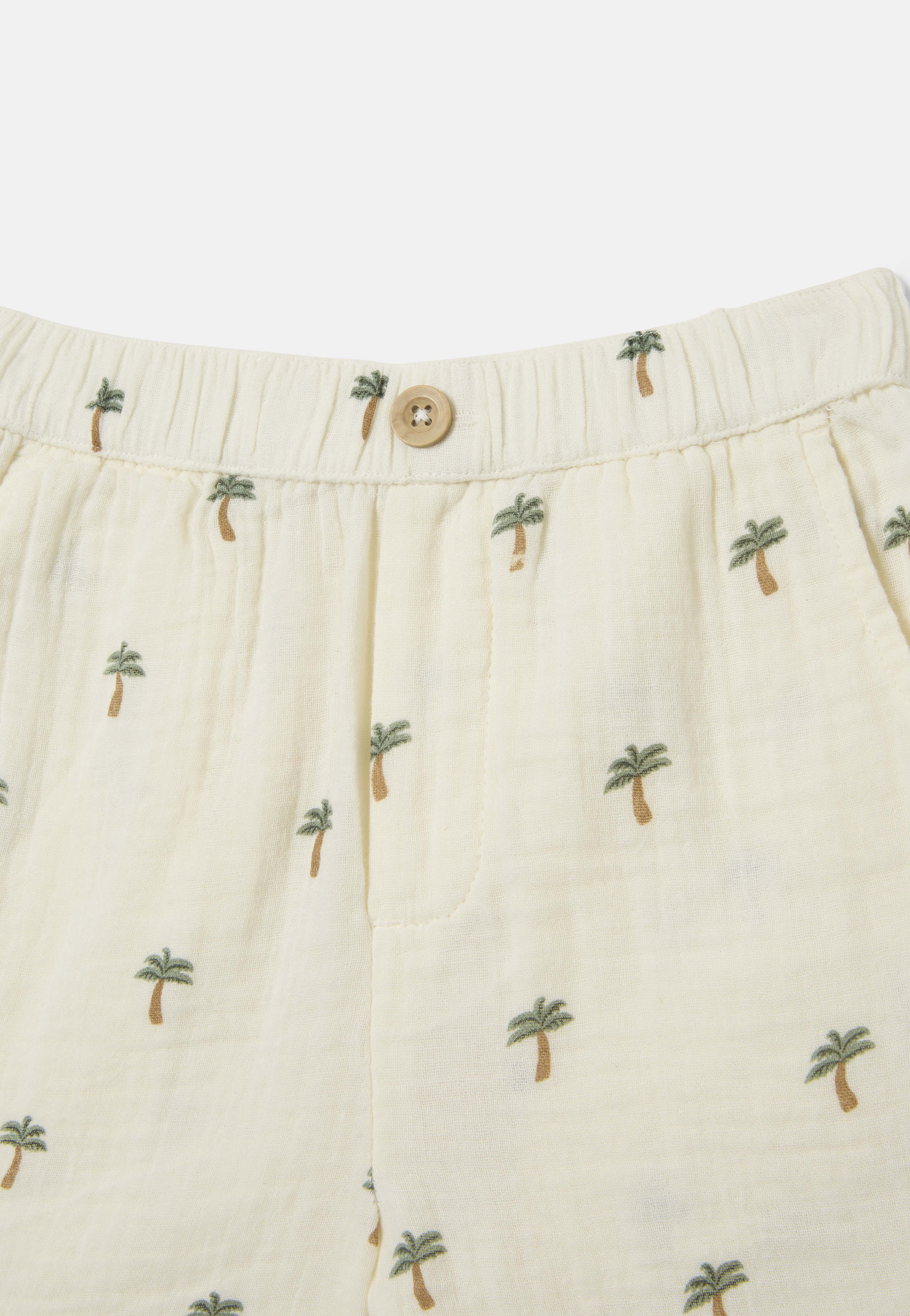 Krinklade shorts ISAC, från RIKIKI, i färgen Palm. Klicka för att öppna bilden i stort format