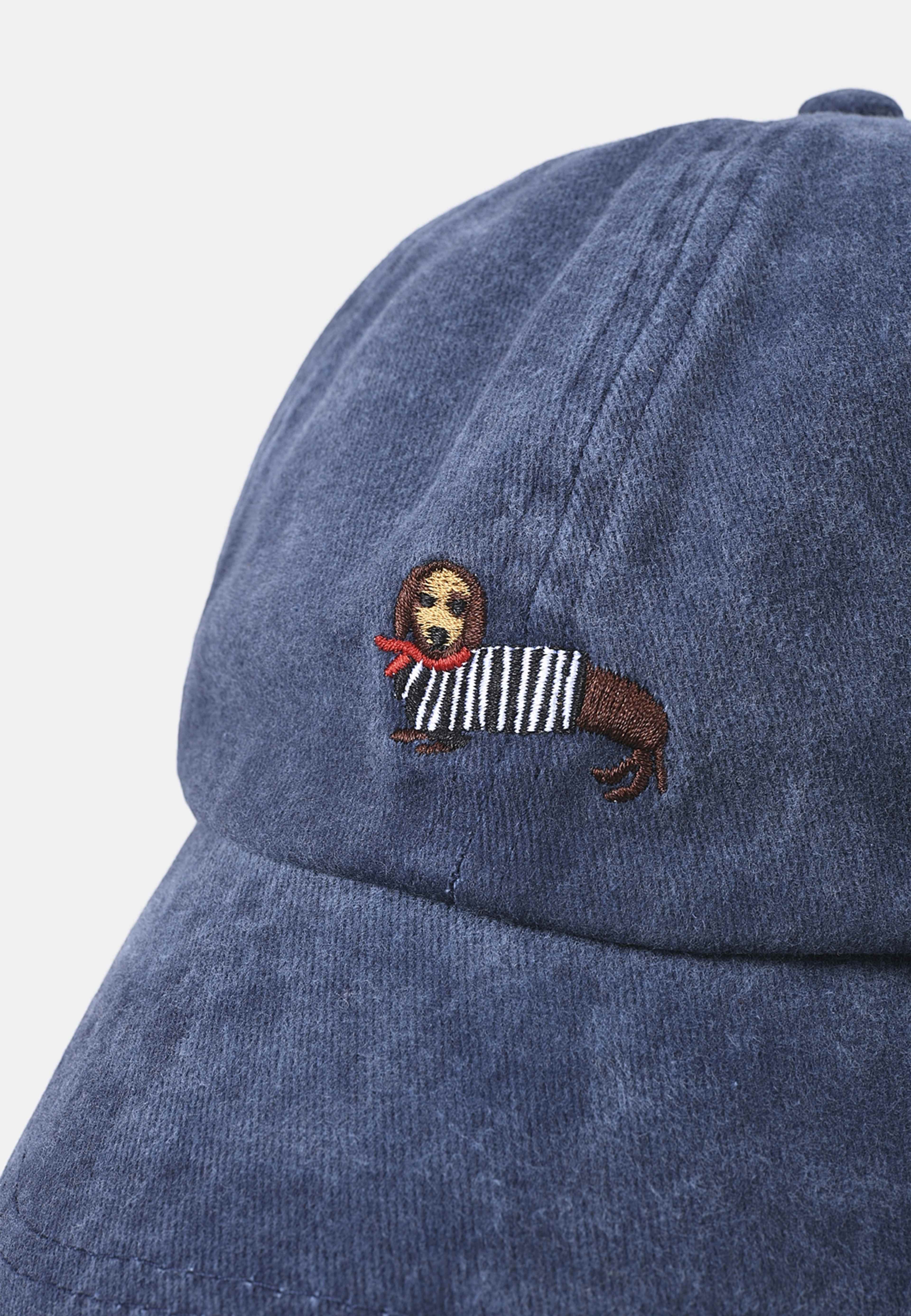 Keps med broderi ZOE, från Carin Wester, i färgen Navy. Klicka för att öppna bilden i stort format