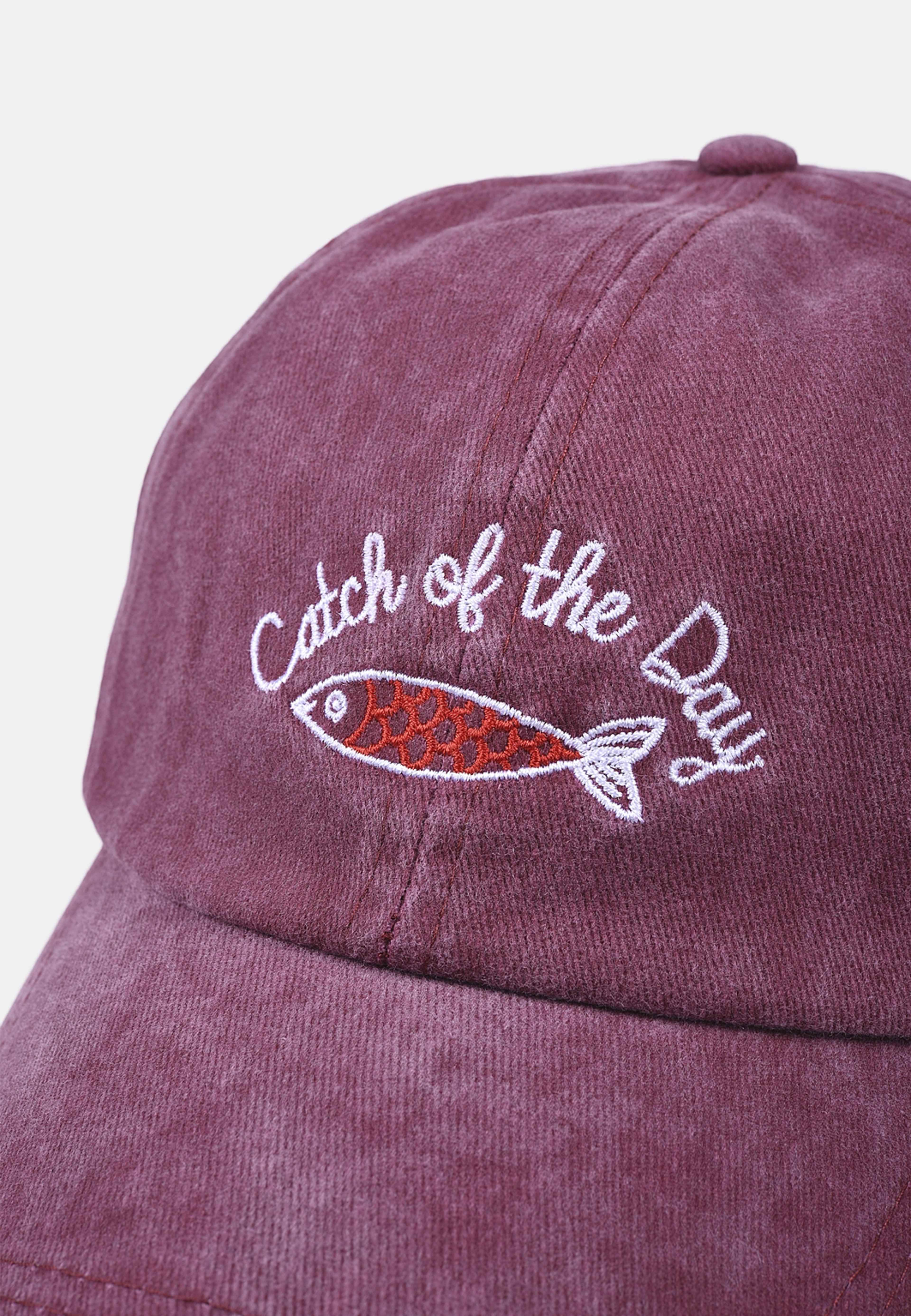 Keps med broderi ZOE, från Carin Wester, i färgen Dark Red. Klicka för att öppna bilden i stort format