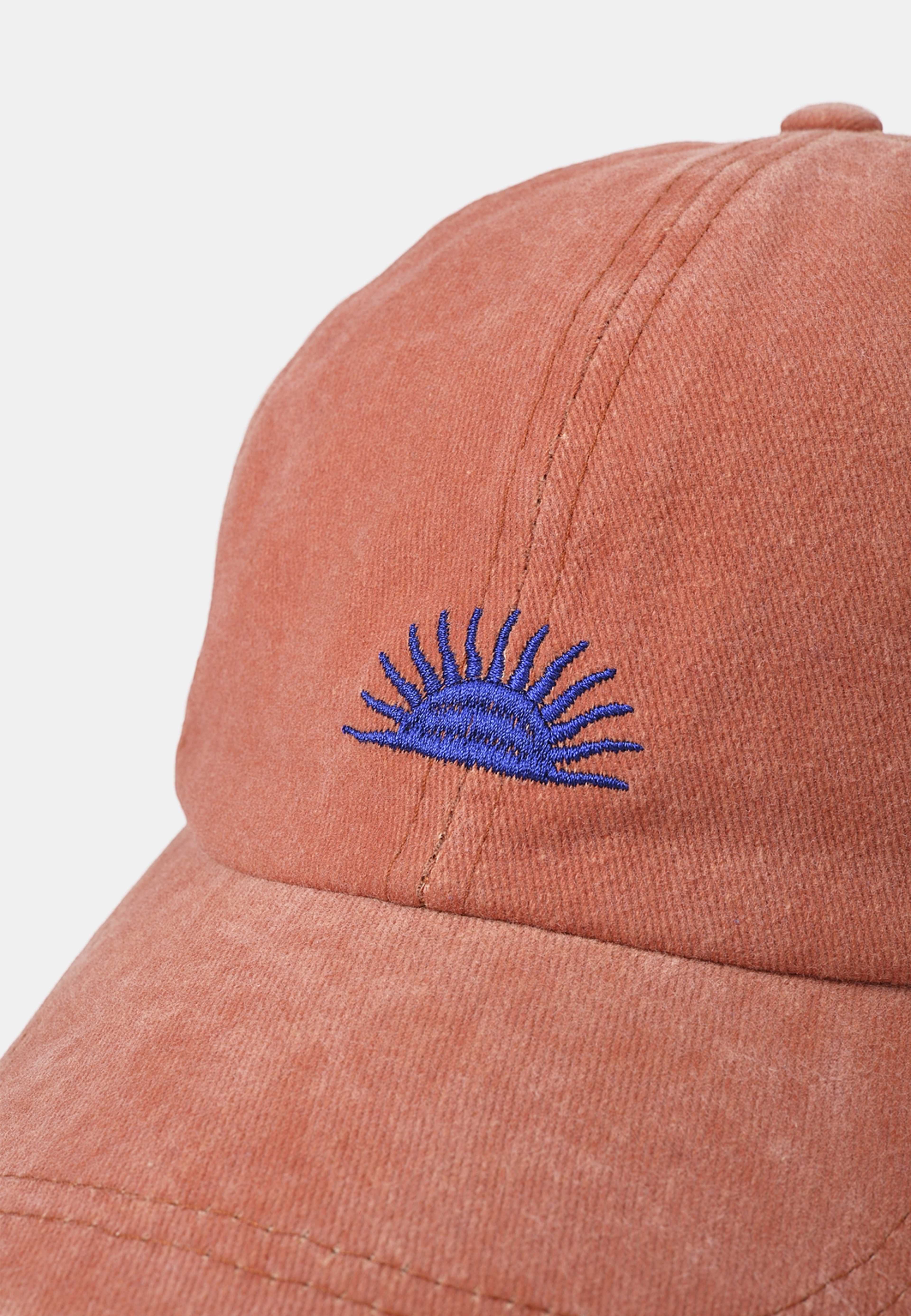 Keps med broderi ZOE, från Carin Wester, i färgen Orange. Klicka för att öppna bilden i stort format