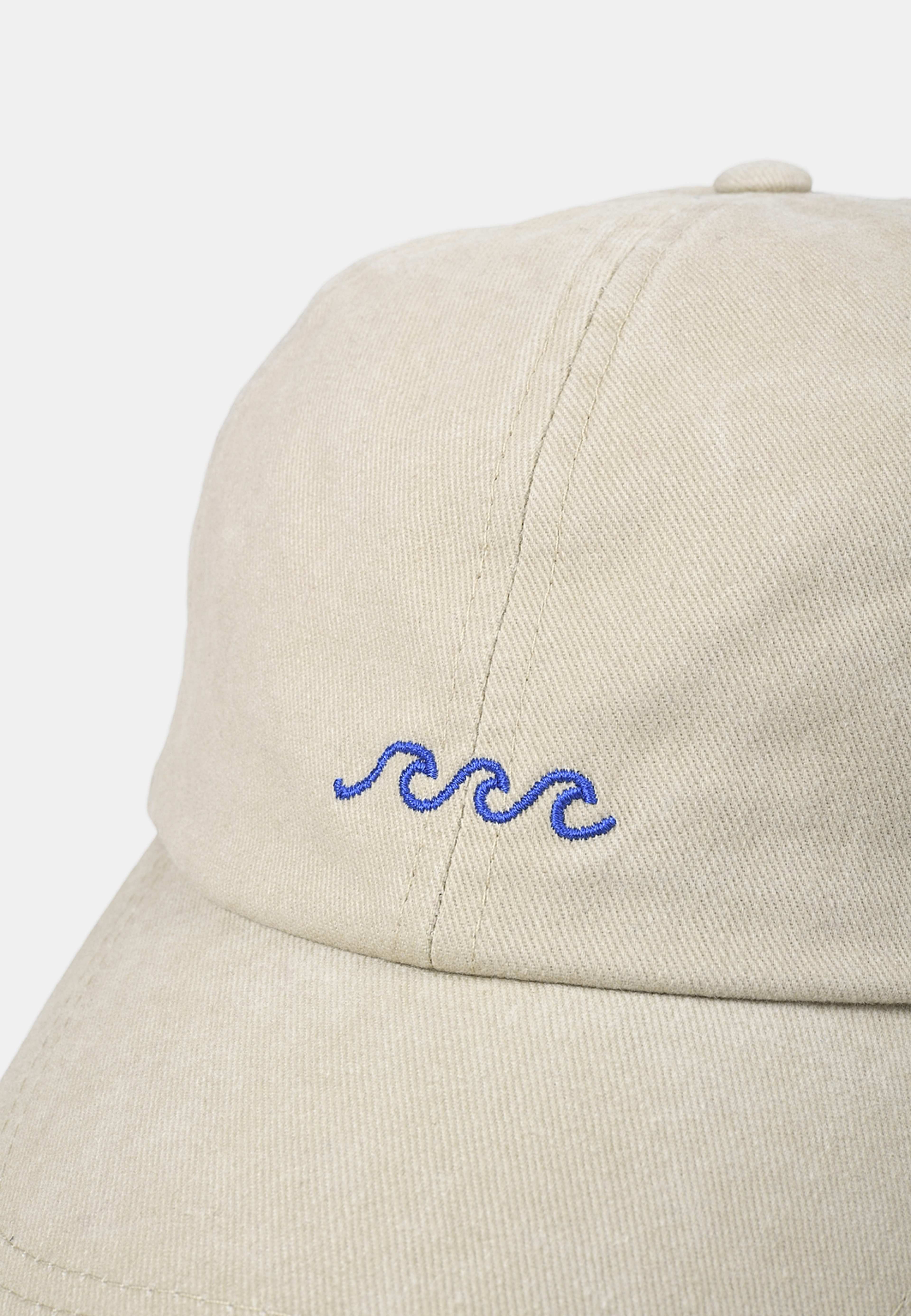 Keps med broderi ZOE, från Carin Wester, i färgen Beige. Klicka för att öppna bilden i stort format