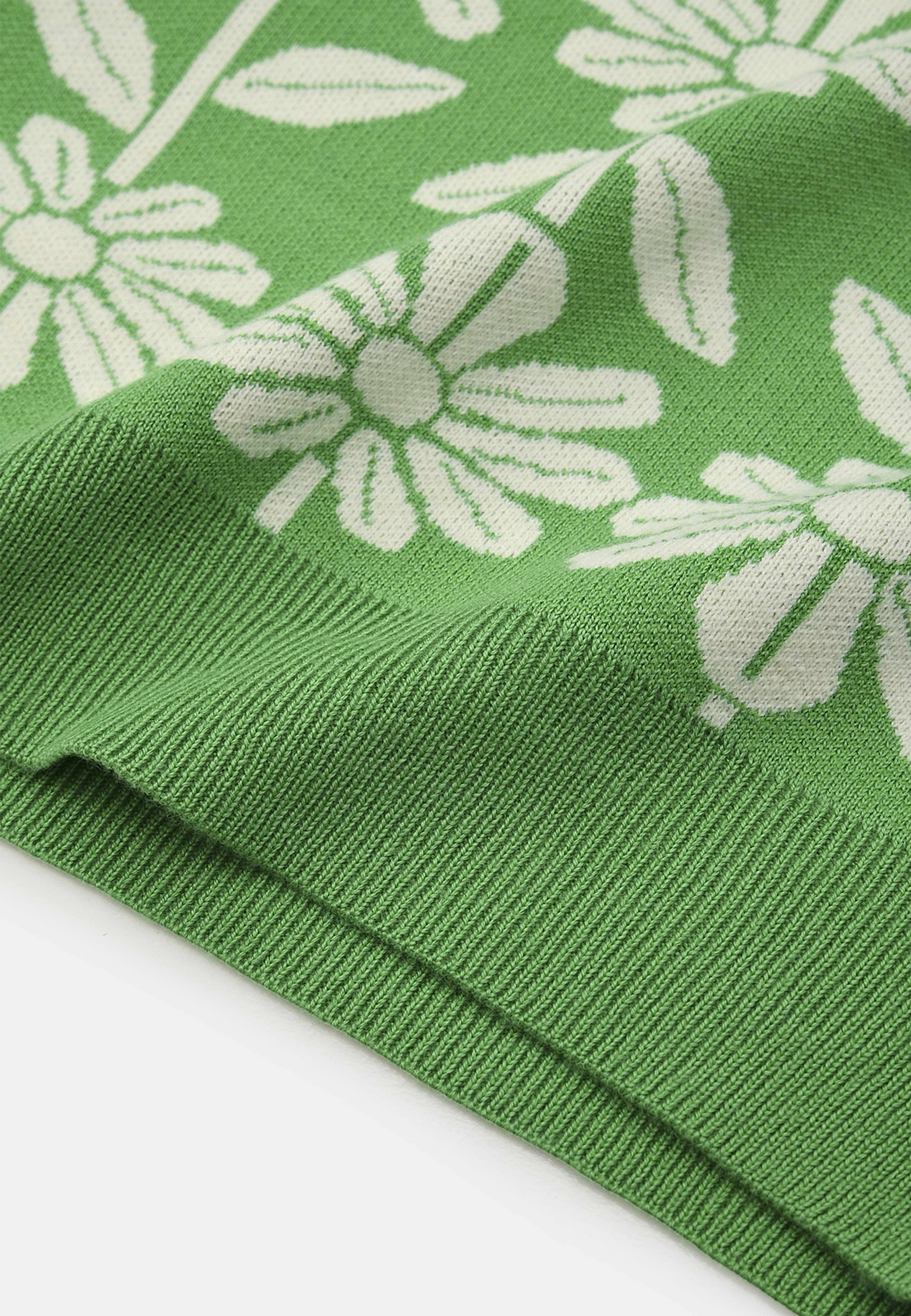 Jacquardvävd tröja ELVI, från Carin Wester, i färgen Bright Green. Klicka för att öppna bilden i stort format