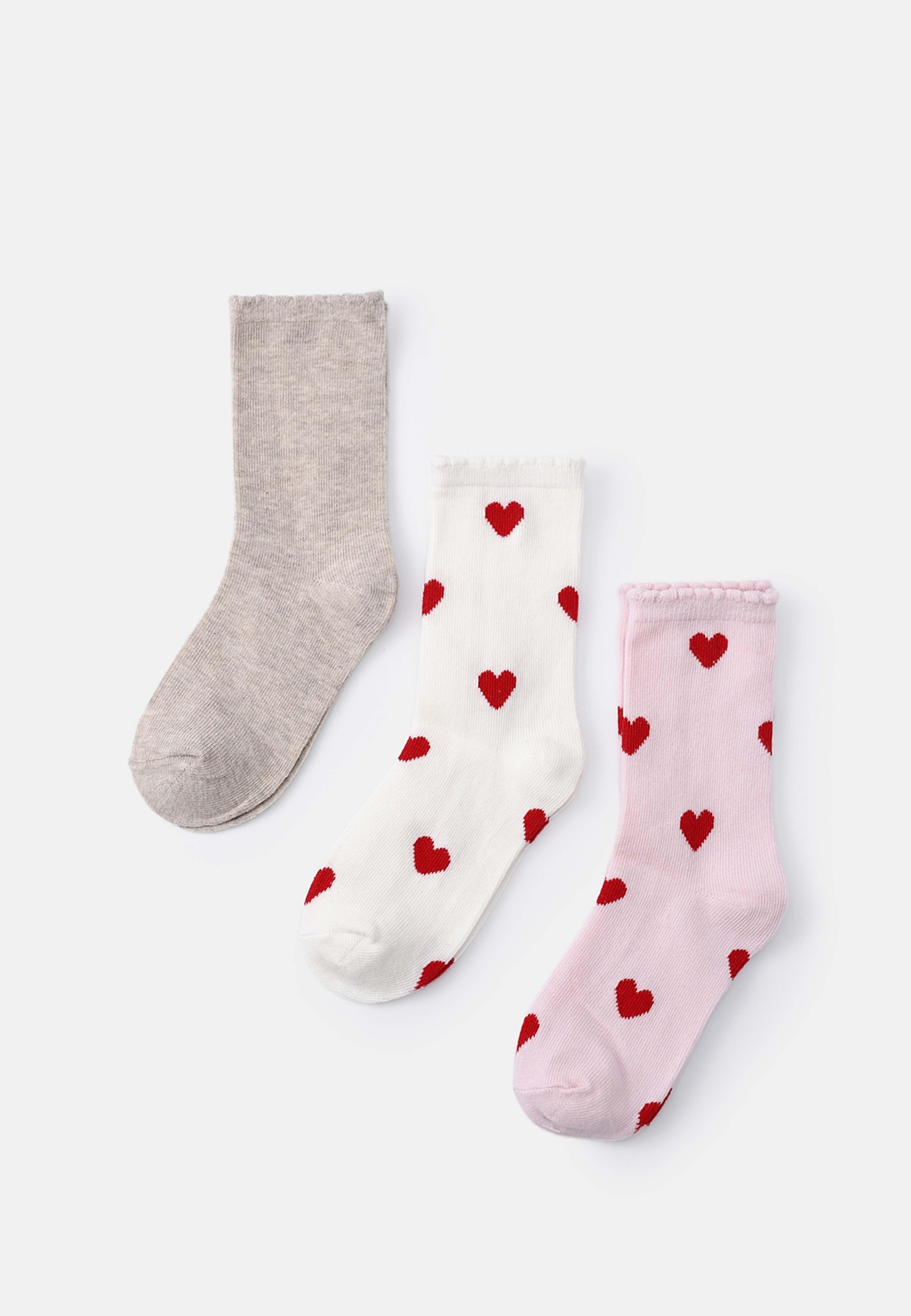 Hjärtmönstrade strumpor, 3-pack, från Å KIDS, i färgen Red. Klicka för att öppna bilden i stort format