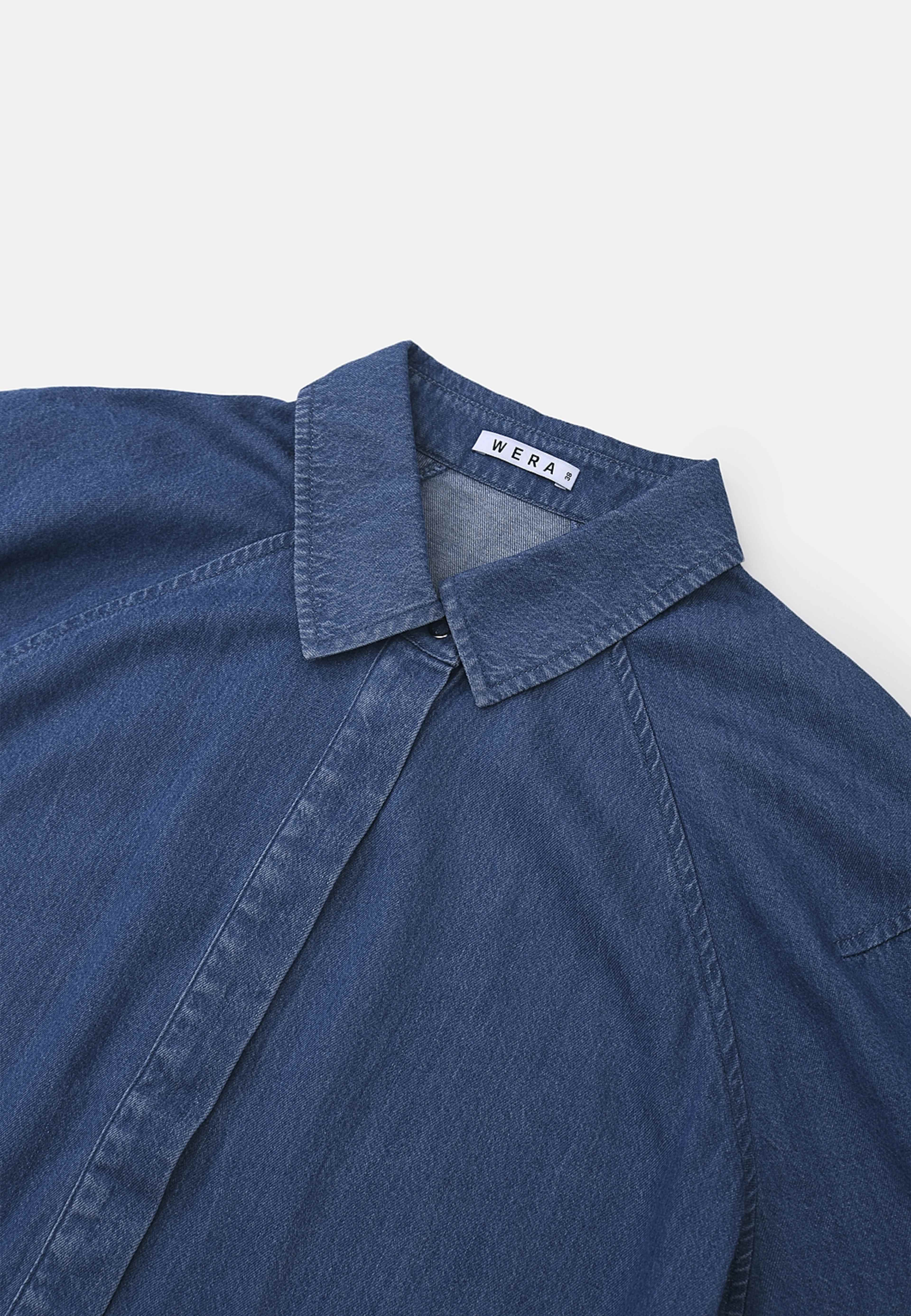 Kortärmad jeansblus IRMA, från Wera, i färgen Mid Blue Denim. Klicka för att öppna bilden i stort format