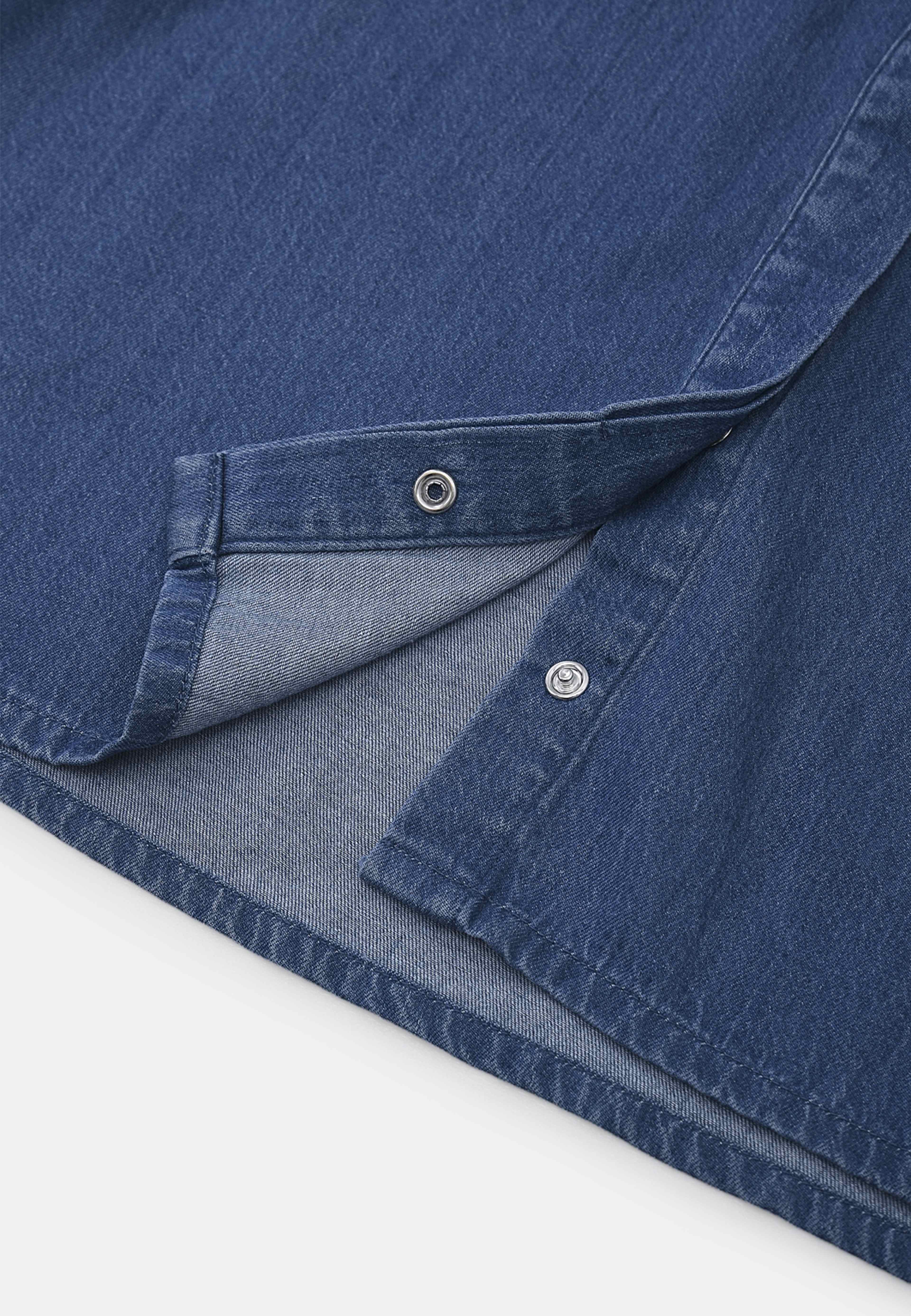 Kortärmad jeansblus IRMA, från Wera, i färgen Mid Blue Denim. Klicka för att öppna bilden i stort format