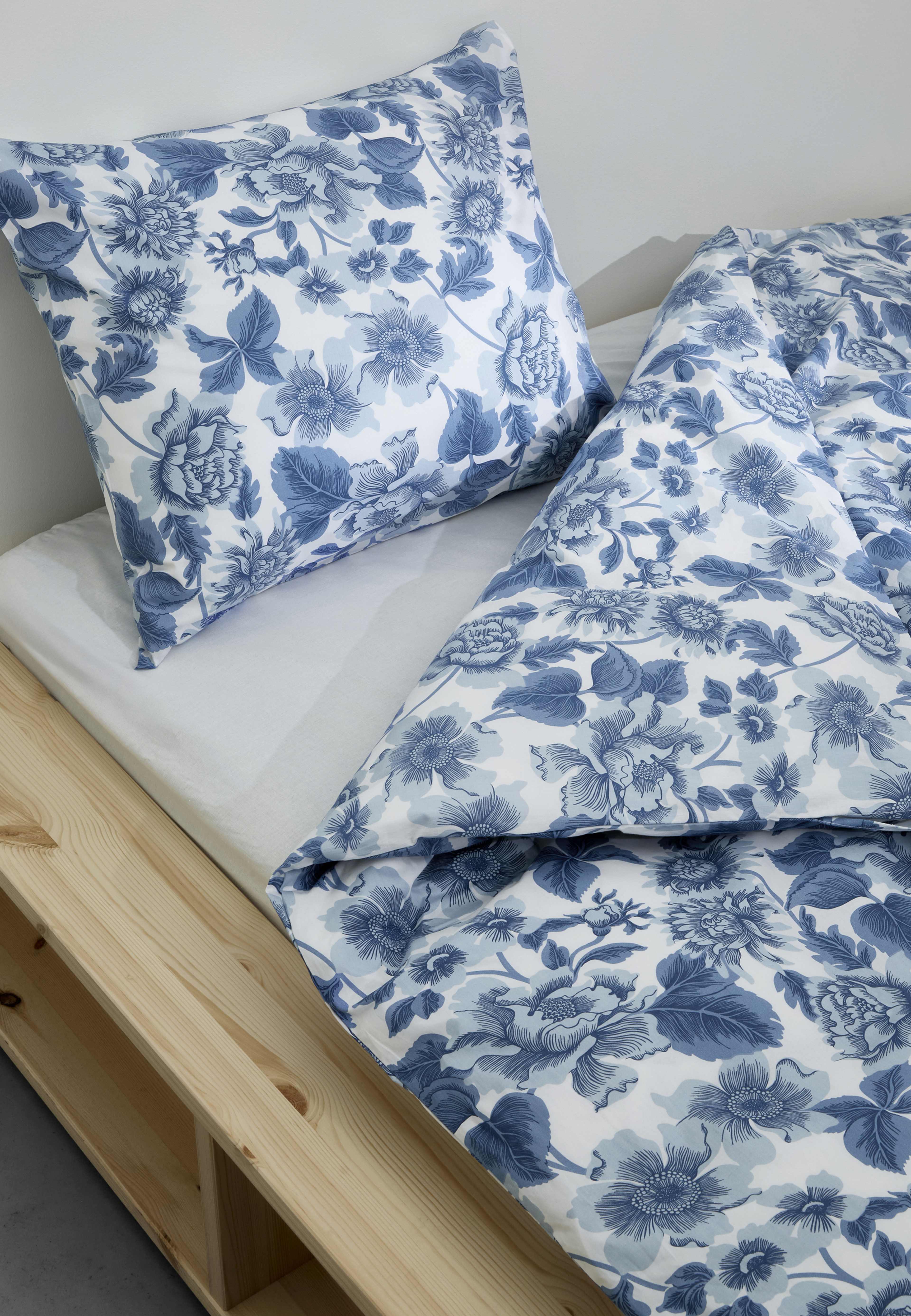 Bäddset EDEN 150x210 cm, från Åhléns Home, i färgen Blue. Klicka för att öppna bilden i stort format