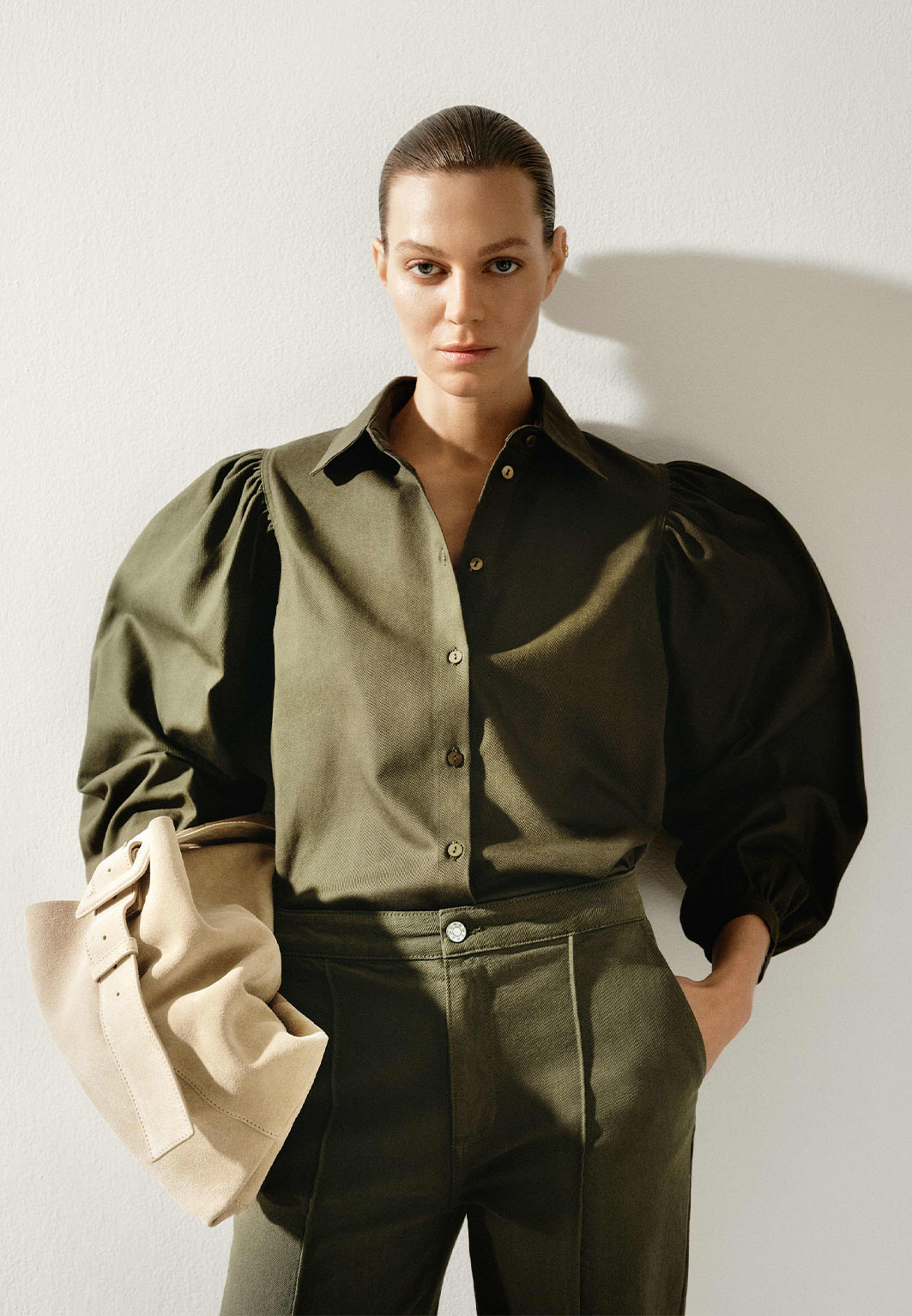 Twillbyxor PAULA, från Wera, i färgen Khaki. Klicka för att öppna bilden i stort format