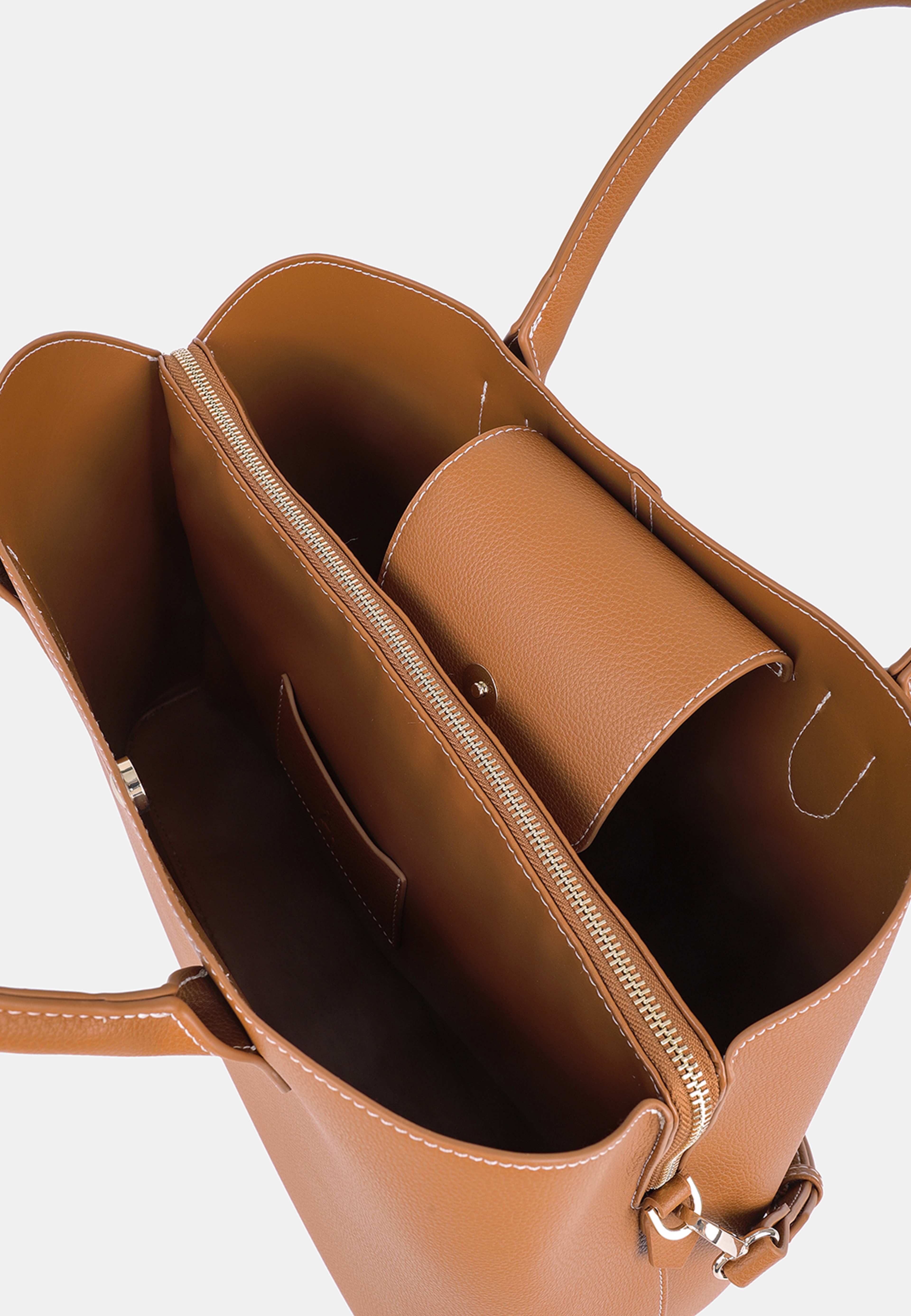 Handväska med datorfack KAY, från Å WOMAN, i färgen Cognac. Klicka för att öppna bilden i stort format