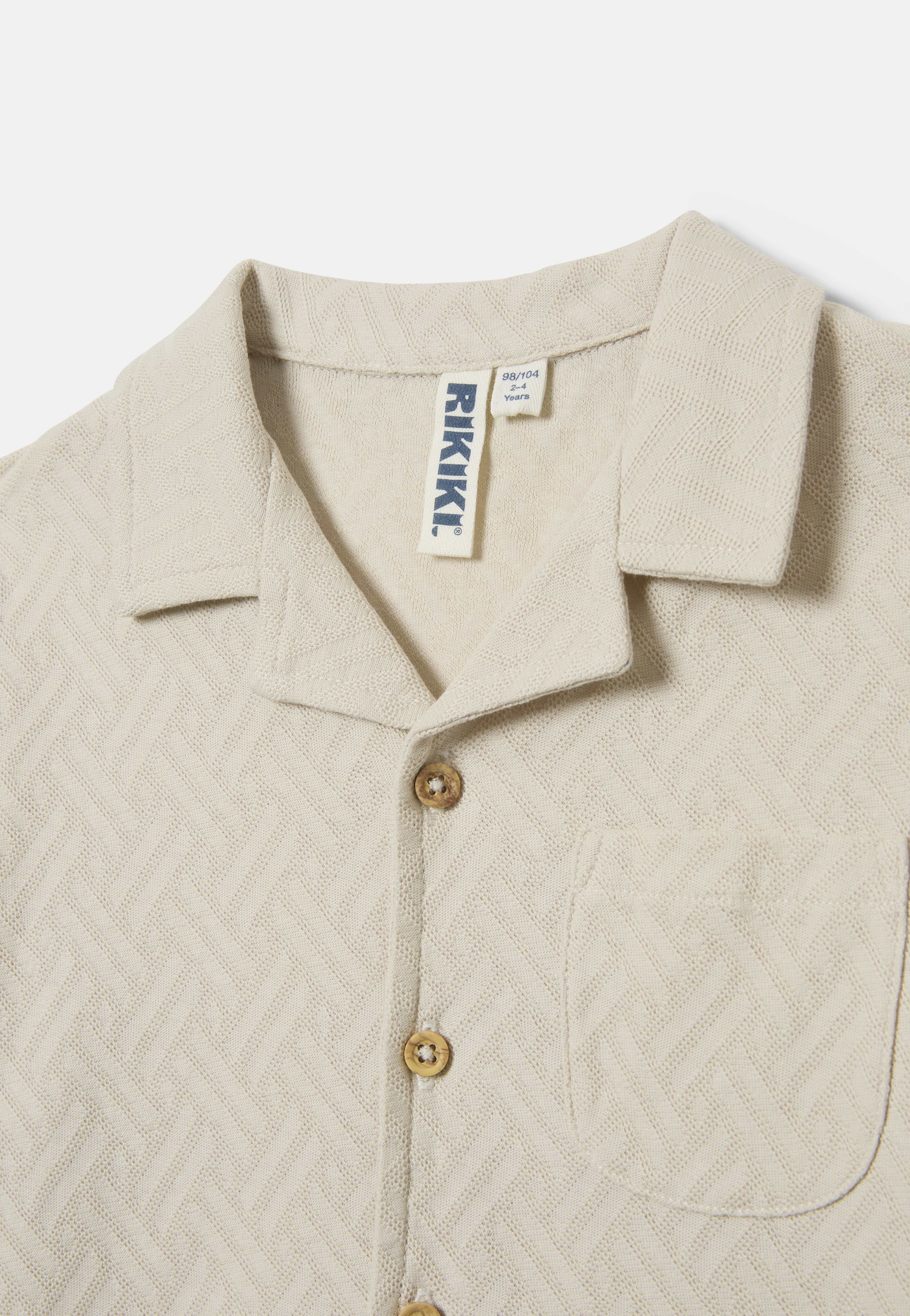 Skjorta MILO, från RIKIKI, i färgen Light Beige. Klicka för att öppna bilden i stort format