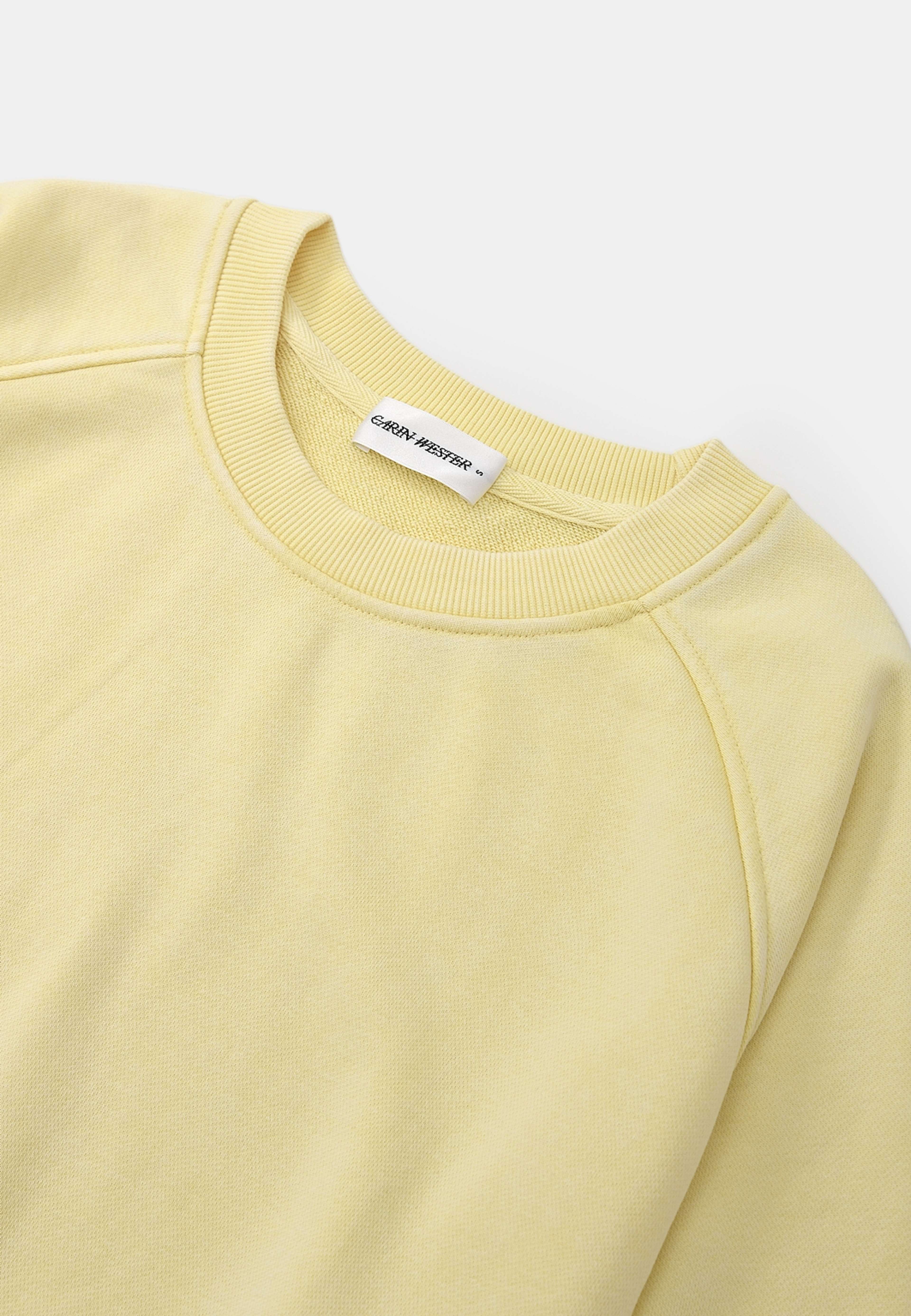 Sweatshirt IGGY, från Carin Wester, i färgen Light Yelllow. Klicka för att öppna bilden i stort format