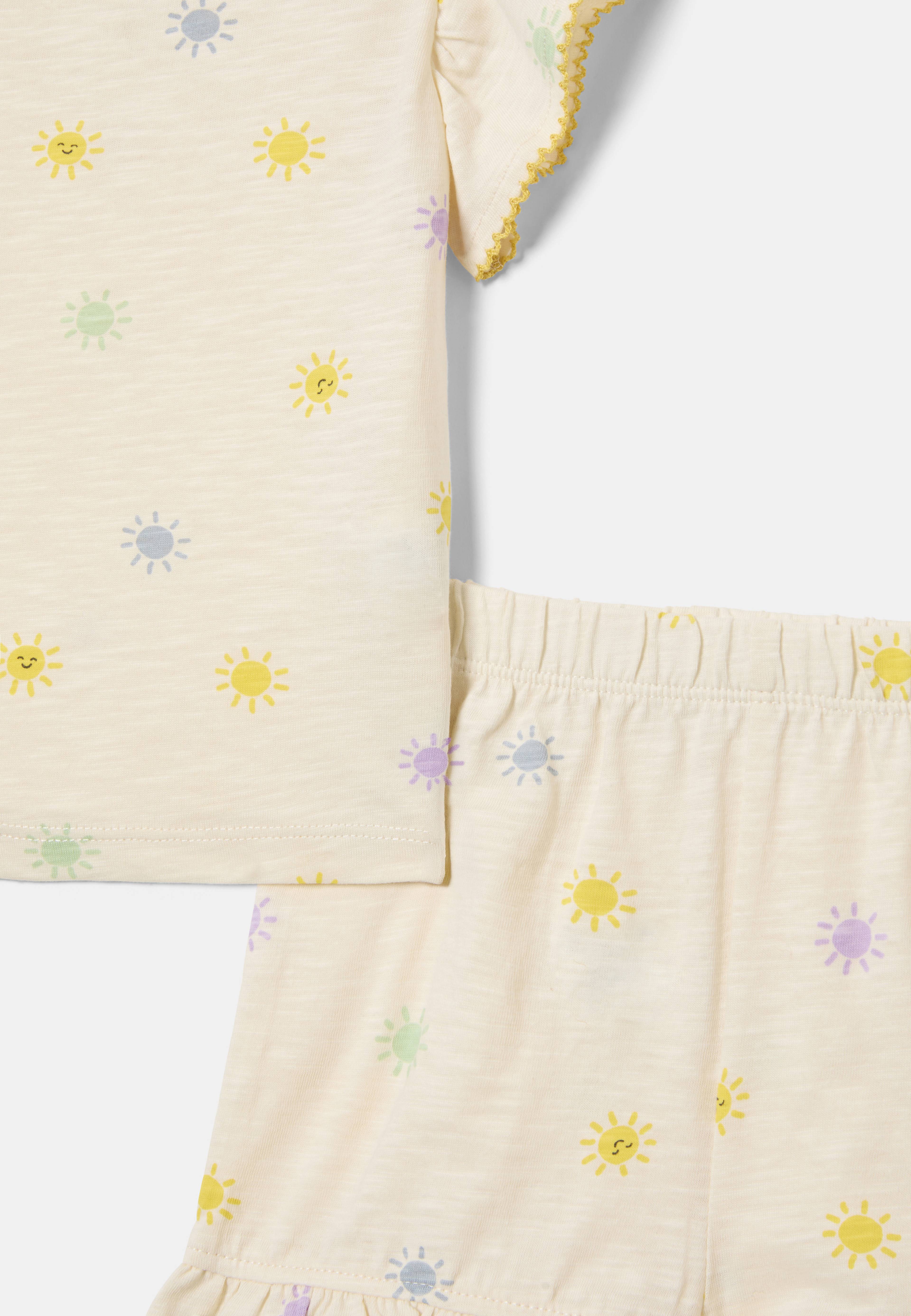 Tvådelat set ULLA, från RIKIKI, i färgen Sun. Klicka för att öppna bilden i stort format