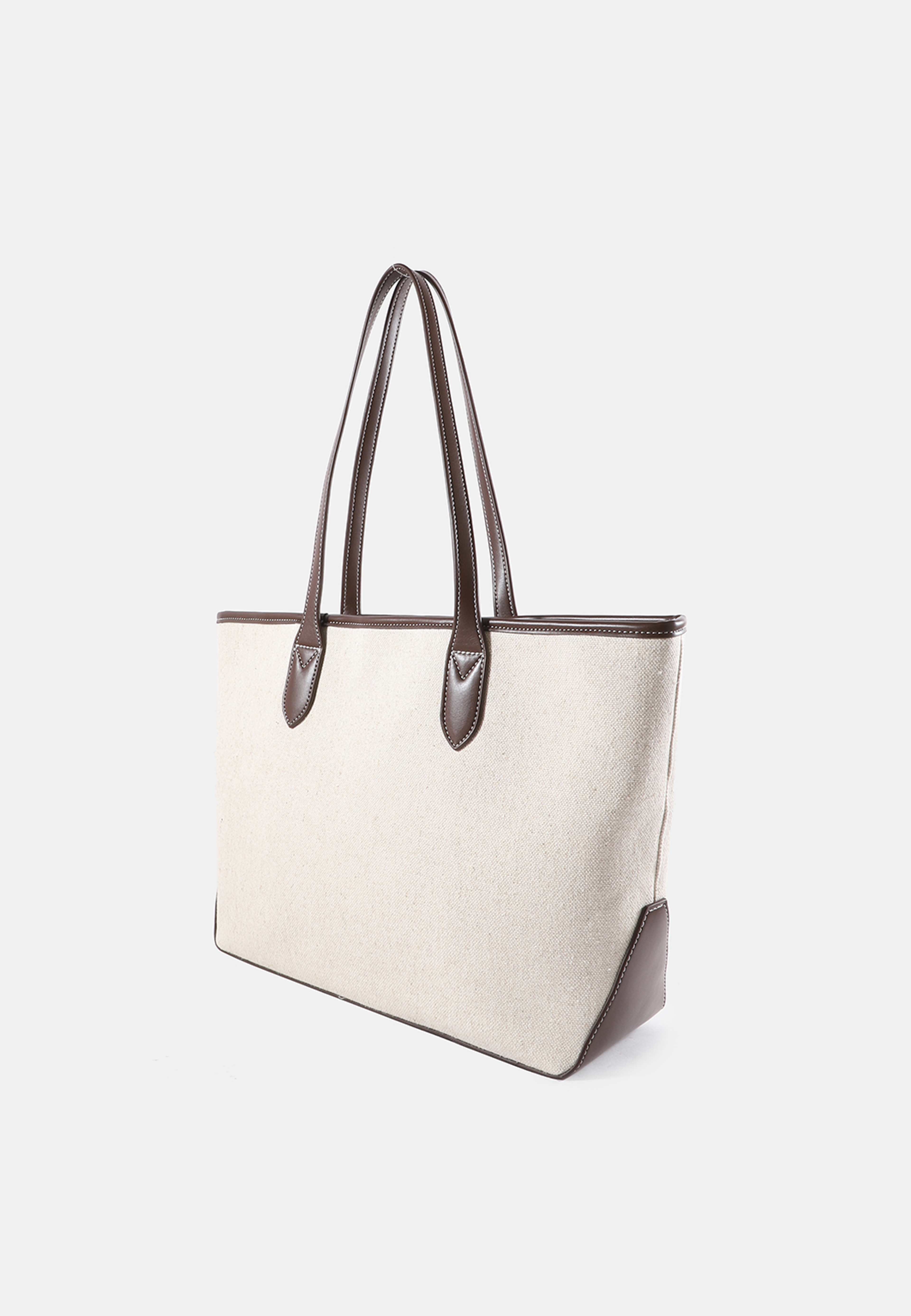 Toteväska i canvas MARIA, från Å WOMAN, i färgen Beige. Klicka för att öppna bilden i stort format