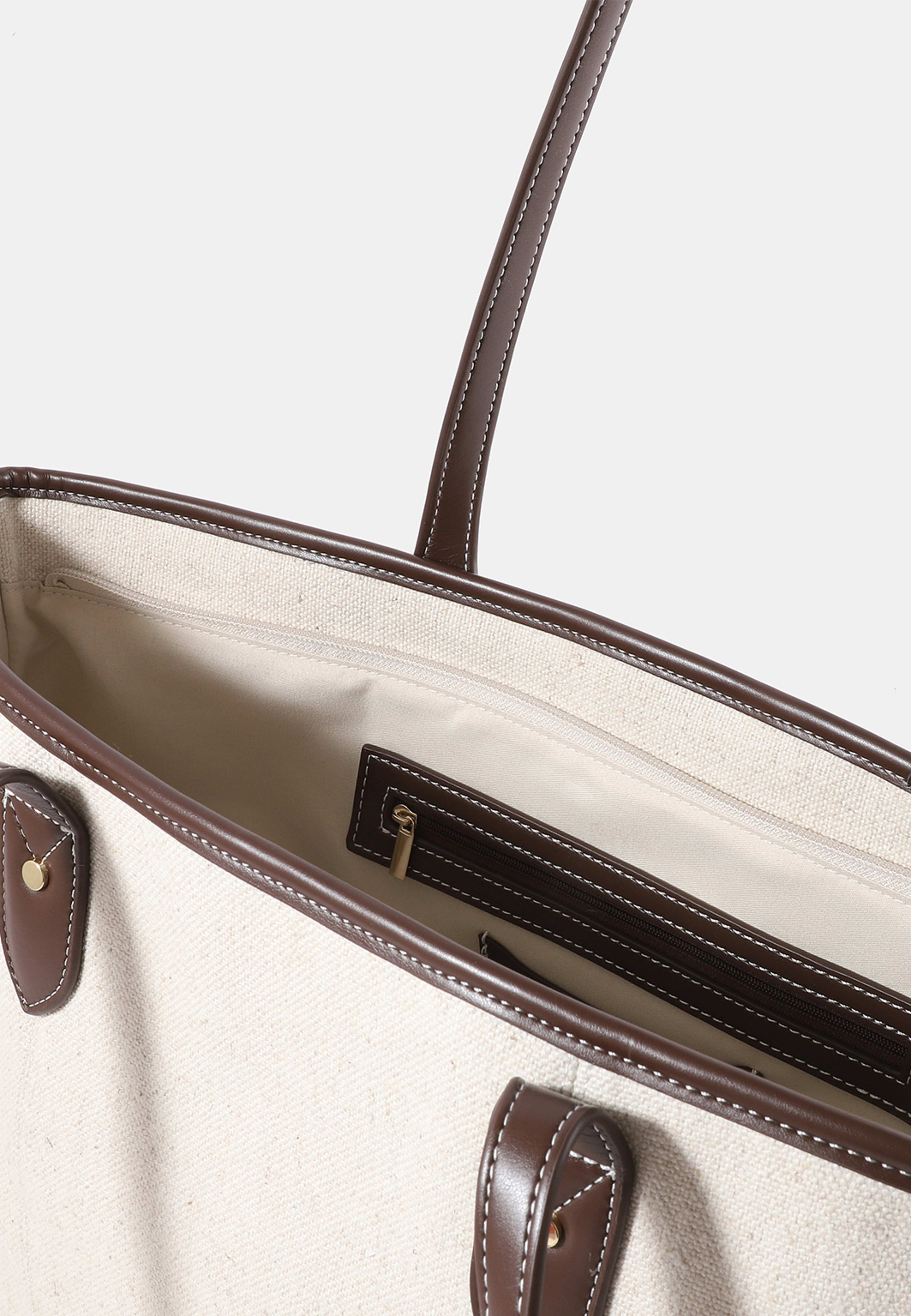 Toteväska i canvas MARIA, från Å WOMAN, i färgen Beige. Klicka för att öppna bilden i stort format