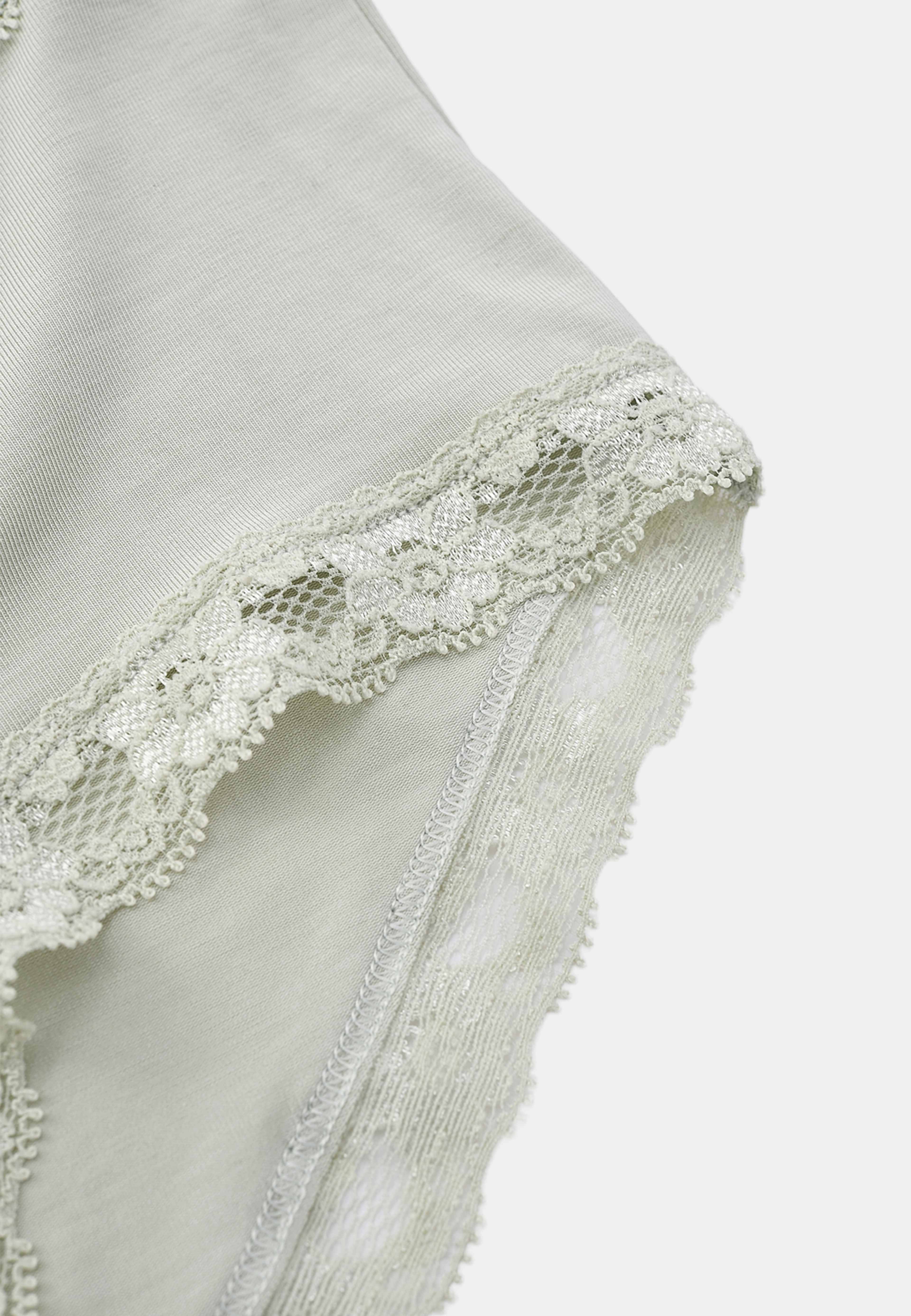 Hotpants i tencel TOWE, från Å WOMAN, i färgen Lt Green. Klicka för att öppna bilden i stort format