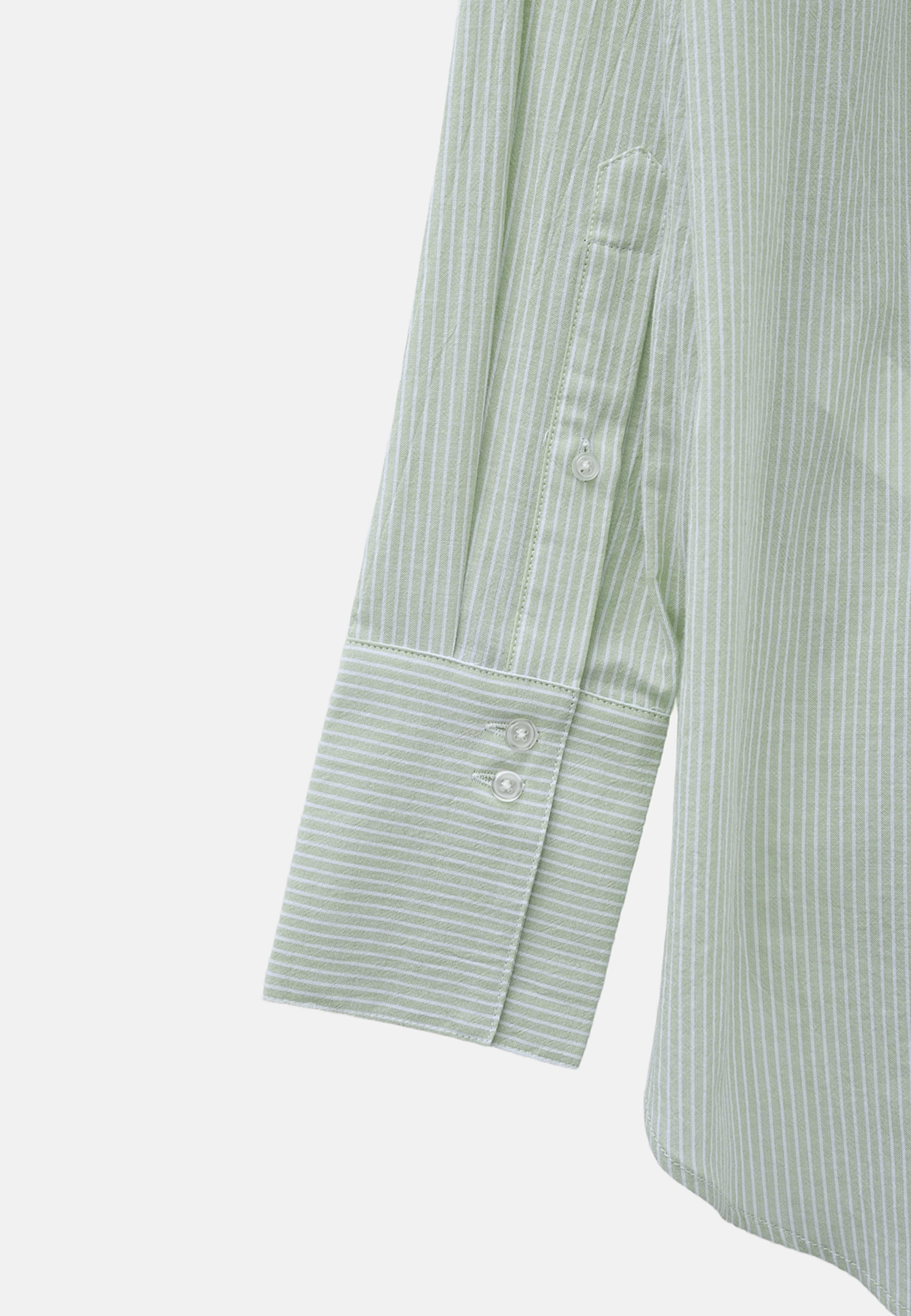 Skjorta LOLA, från Å WOMAN, i färgen Light Green. Klicka för att öppna bilden i stort format