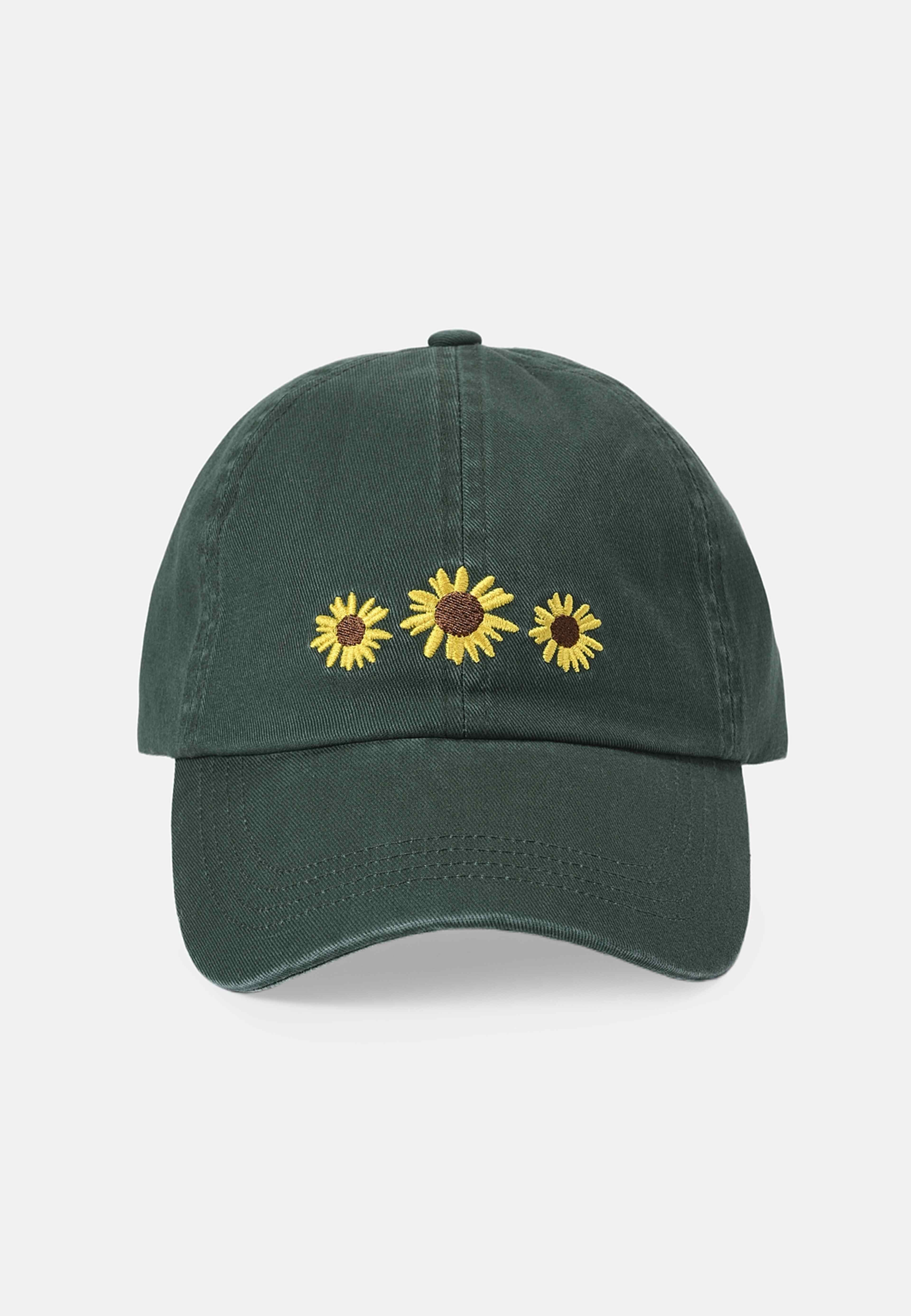 Keps med broderi ANNA, från Å WOMAN, i färgen Dark Green. Klicka för att öppna bilden i stort format