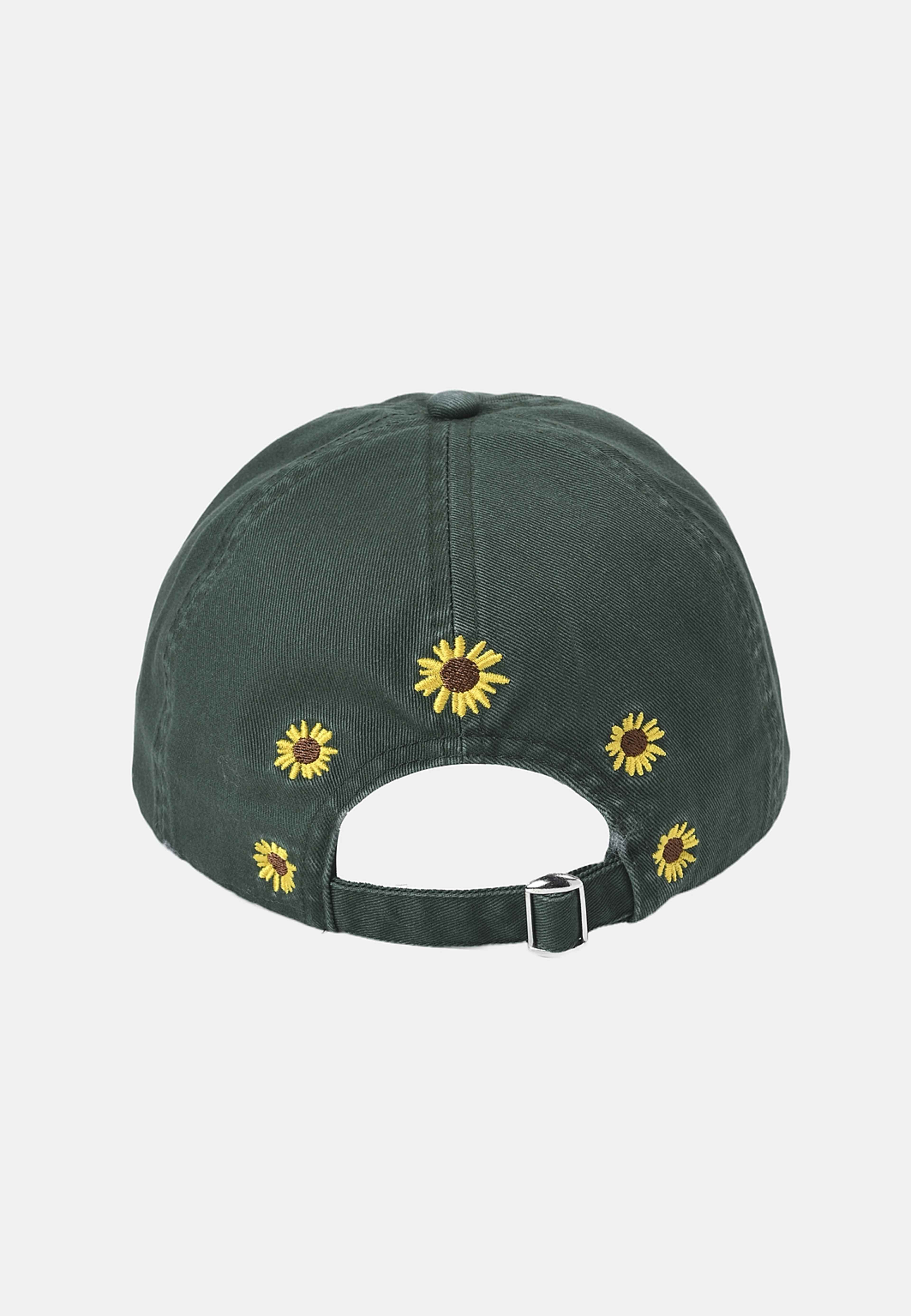 Keps med broderi ANNA, från Å WOMAN, i färgen Dark Green. Klicka för att öppna bilden i stort format