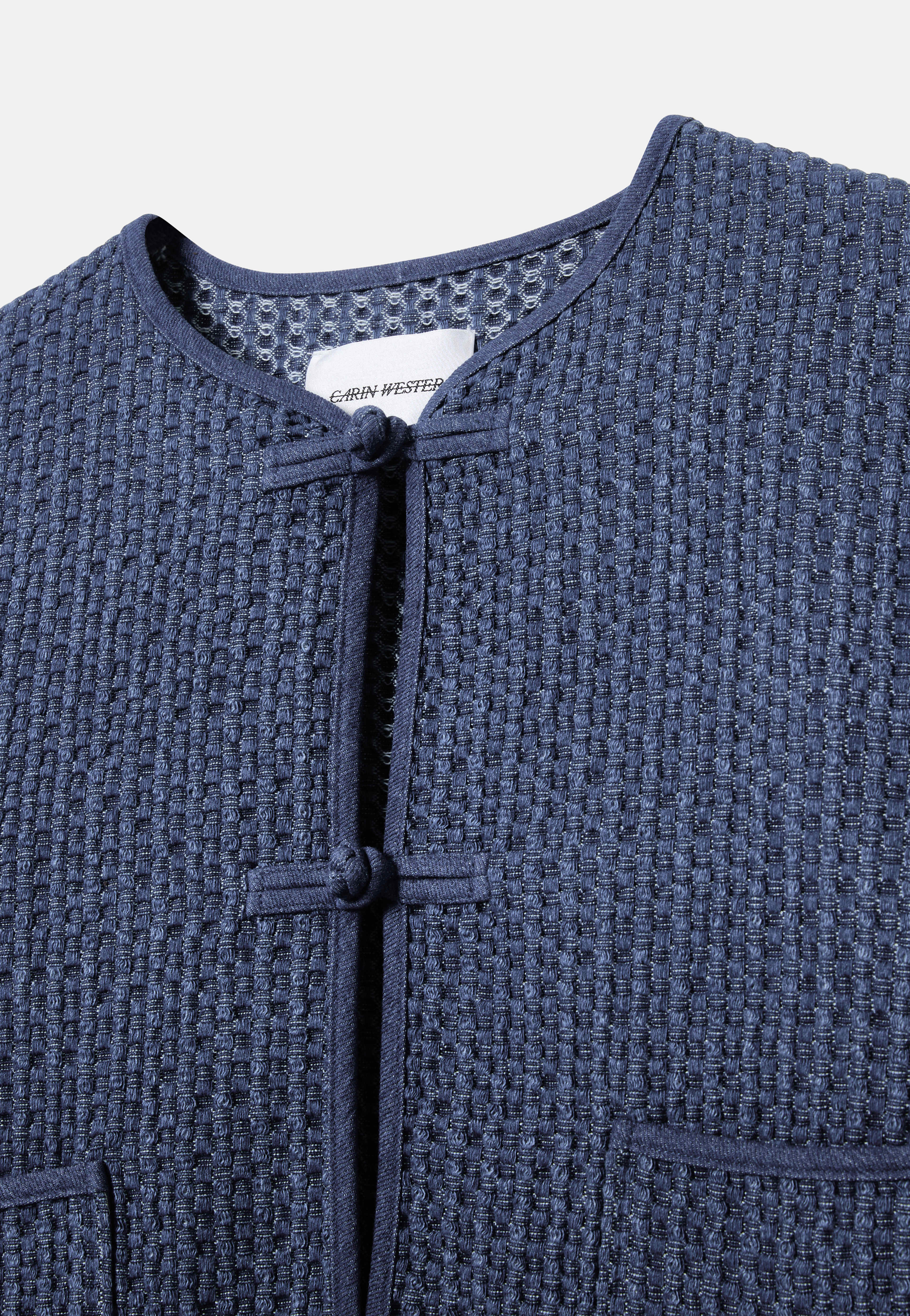 Jacka ROMI, från Carin Wester, i färgen Mid Blue Denim. Klicka för att öppna bilden i stort format