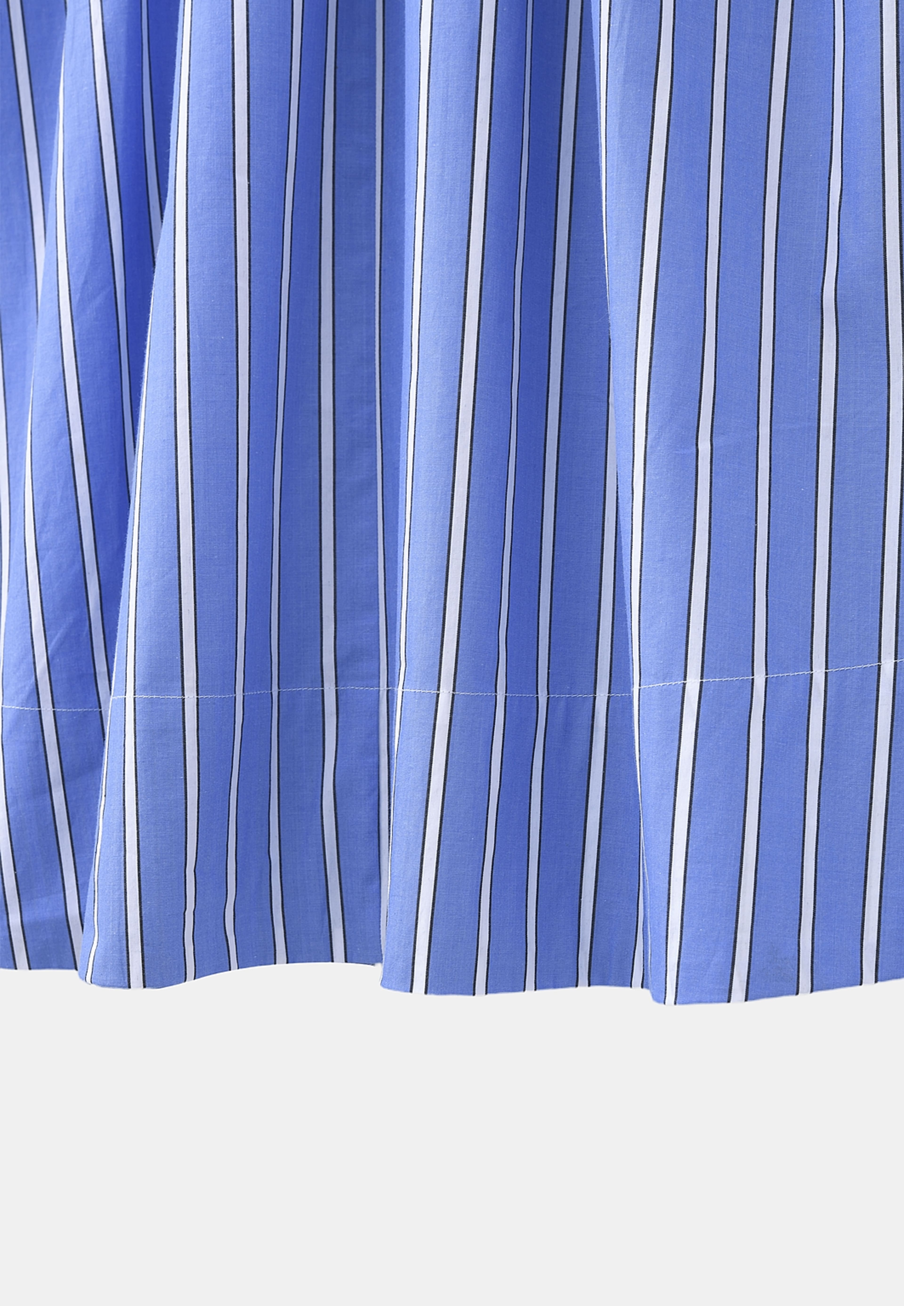 Bomullskjol SALLI, från Carin Wester, i färgen Mid Blue Stripe. Klicka för att öppna bilden i stort format