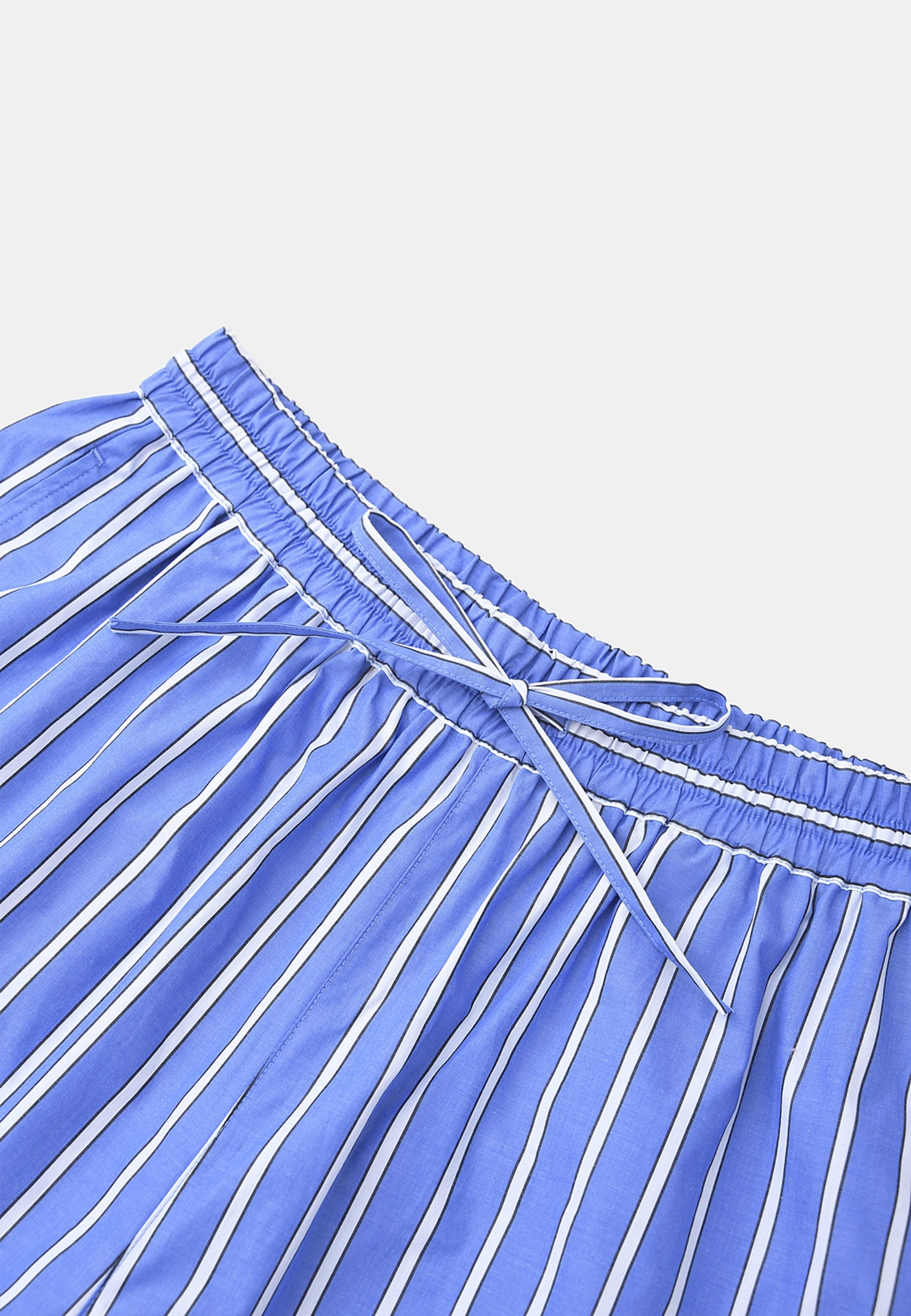 Bomullsshorts MELIKE, från Carin Wester, i färgen Mid Blue Stripe. Klicka för att öppna bilden i stort format