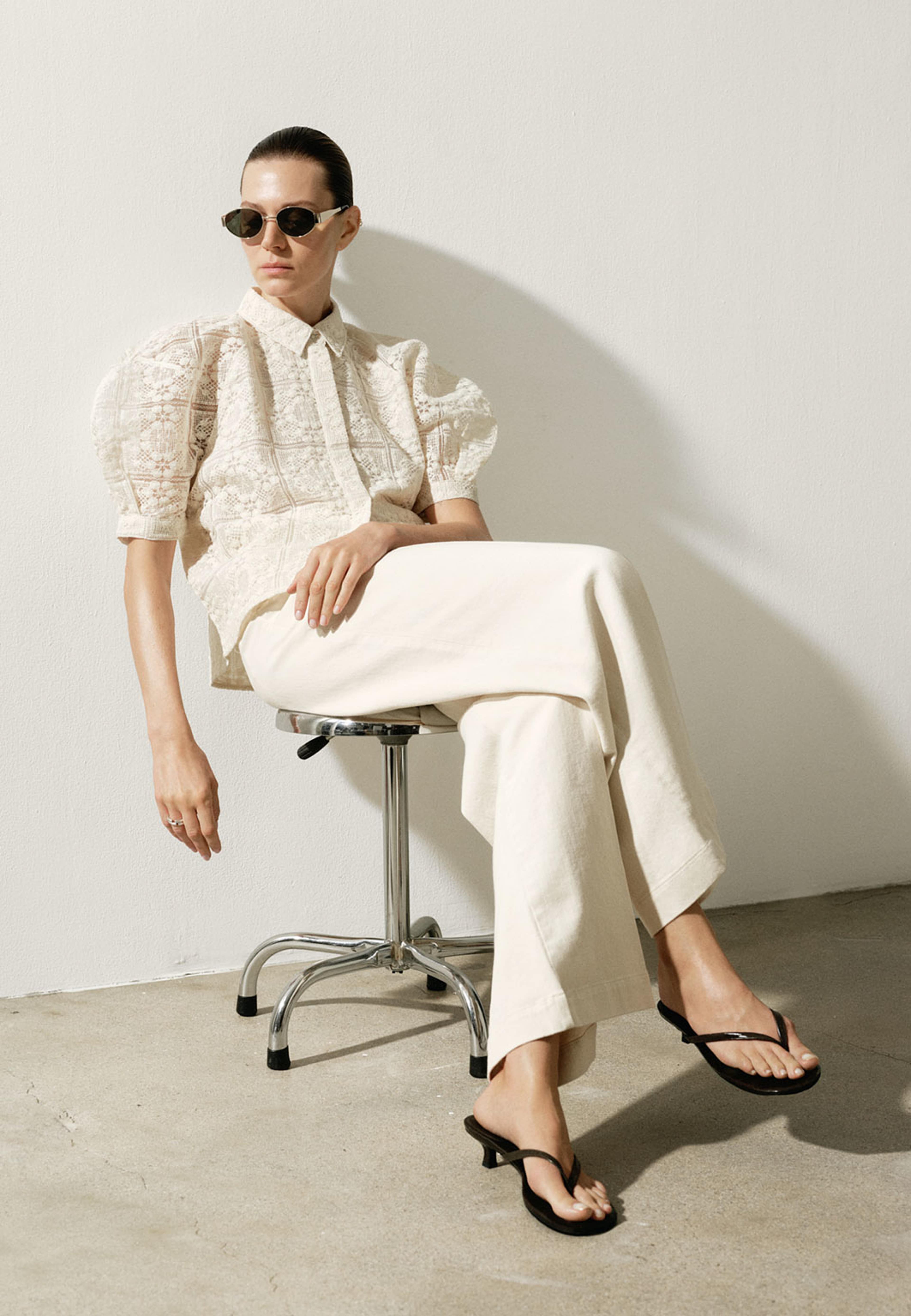 Sandaletter med klack, från Wera, i färgen Black. Klicka för att öppna bilden i stort format