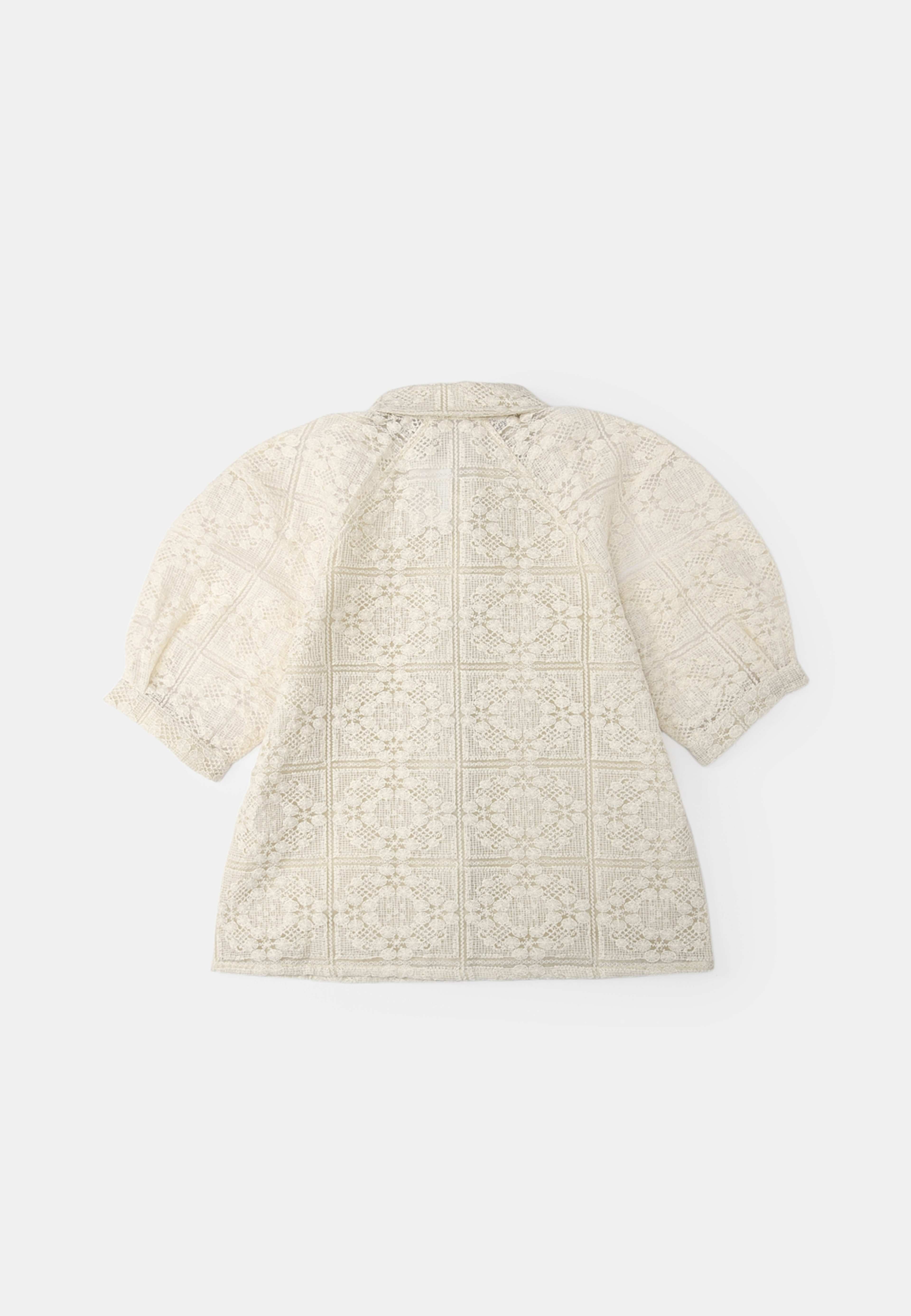 Spetsblus IRMA, från Wera, i färgen Cream. Klicka för att öppna bilden i stort format