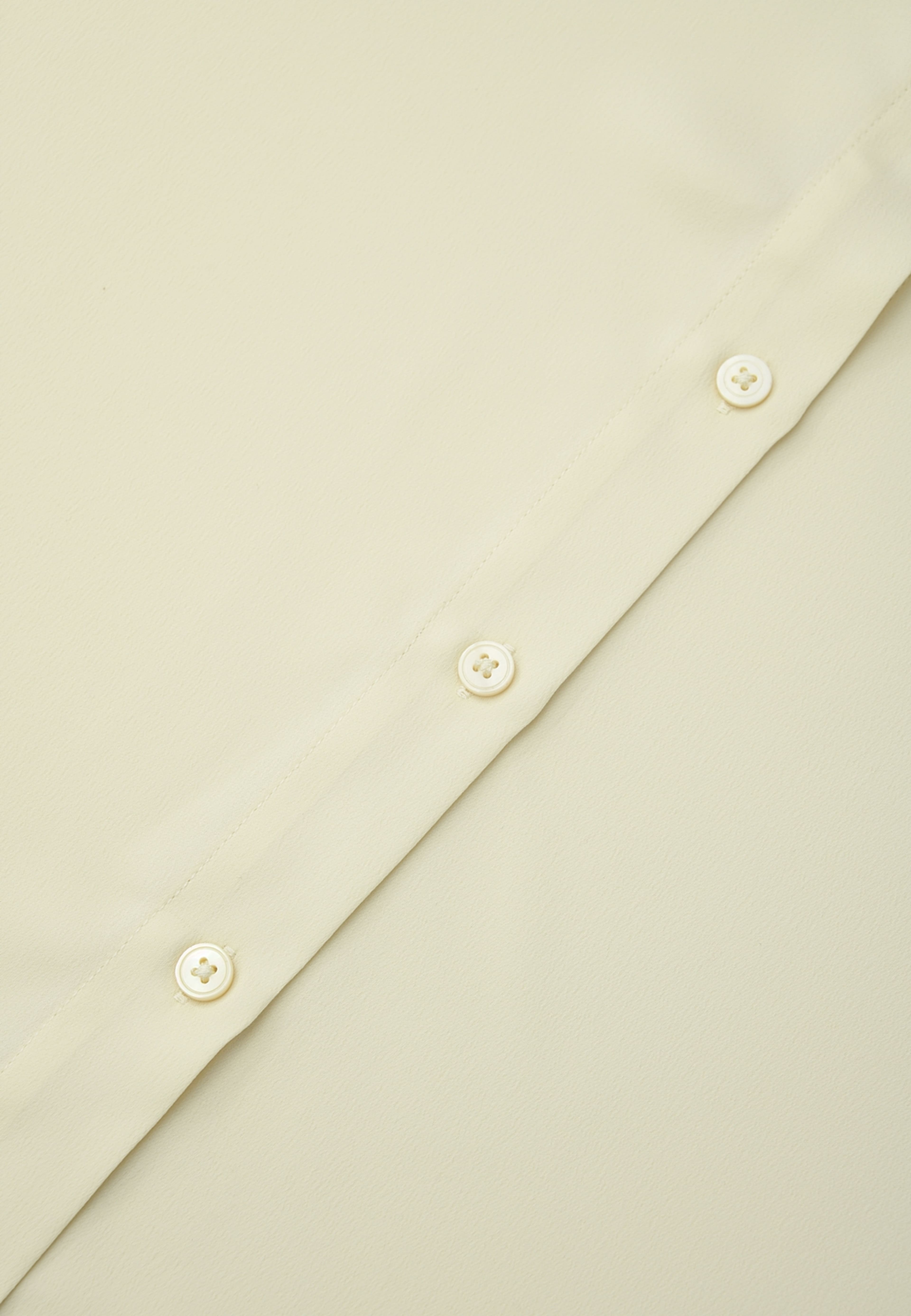 Blus med holkärm LIA, från Wera, i färgen Light Yellow. Klicka för att öppna bilden i stort format