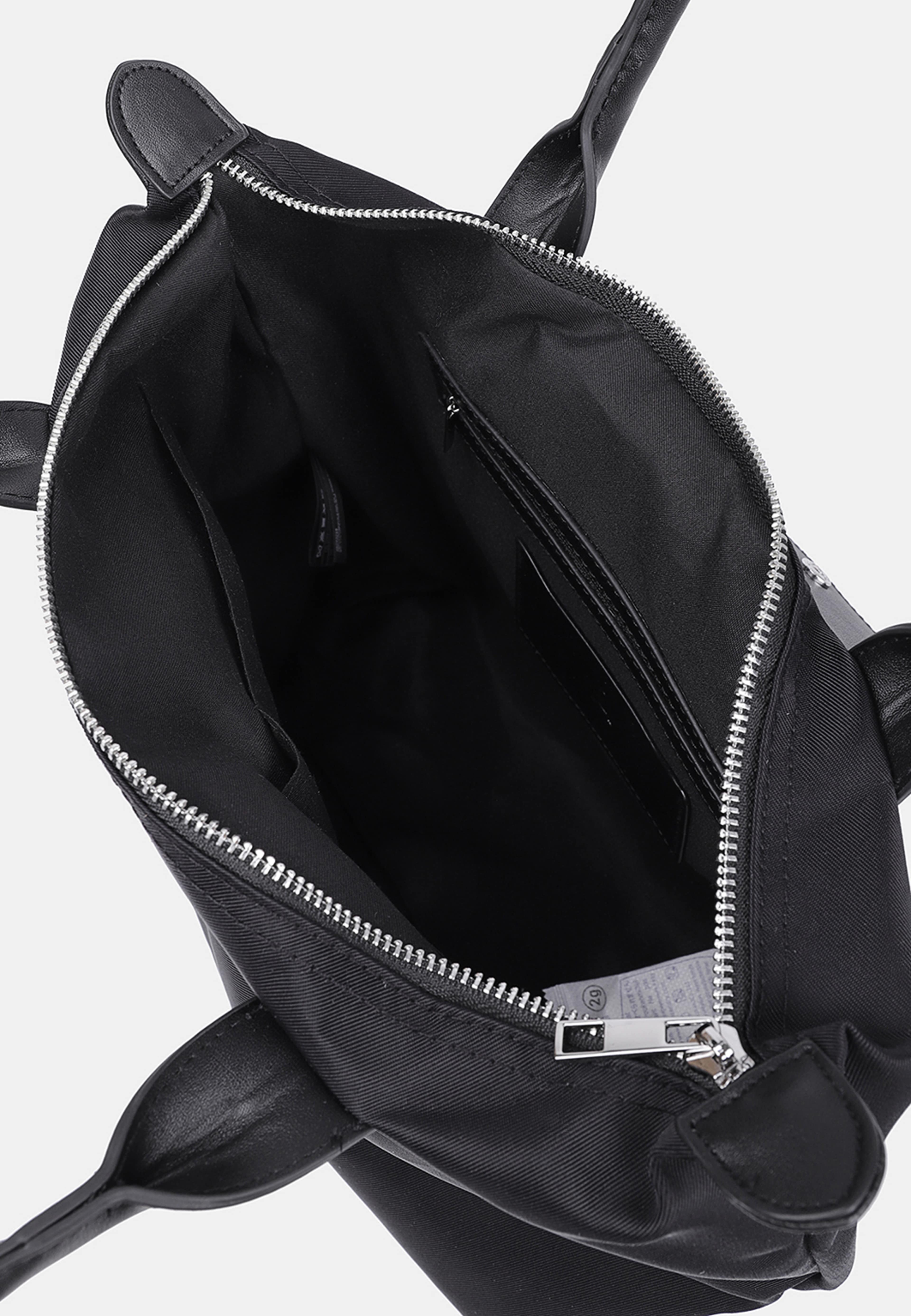 Axelväska MIMI, från Å WOMAN, i färgen Black. Klicka för att öppna bilden i stort format