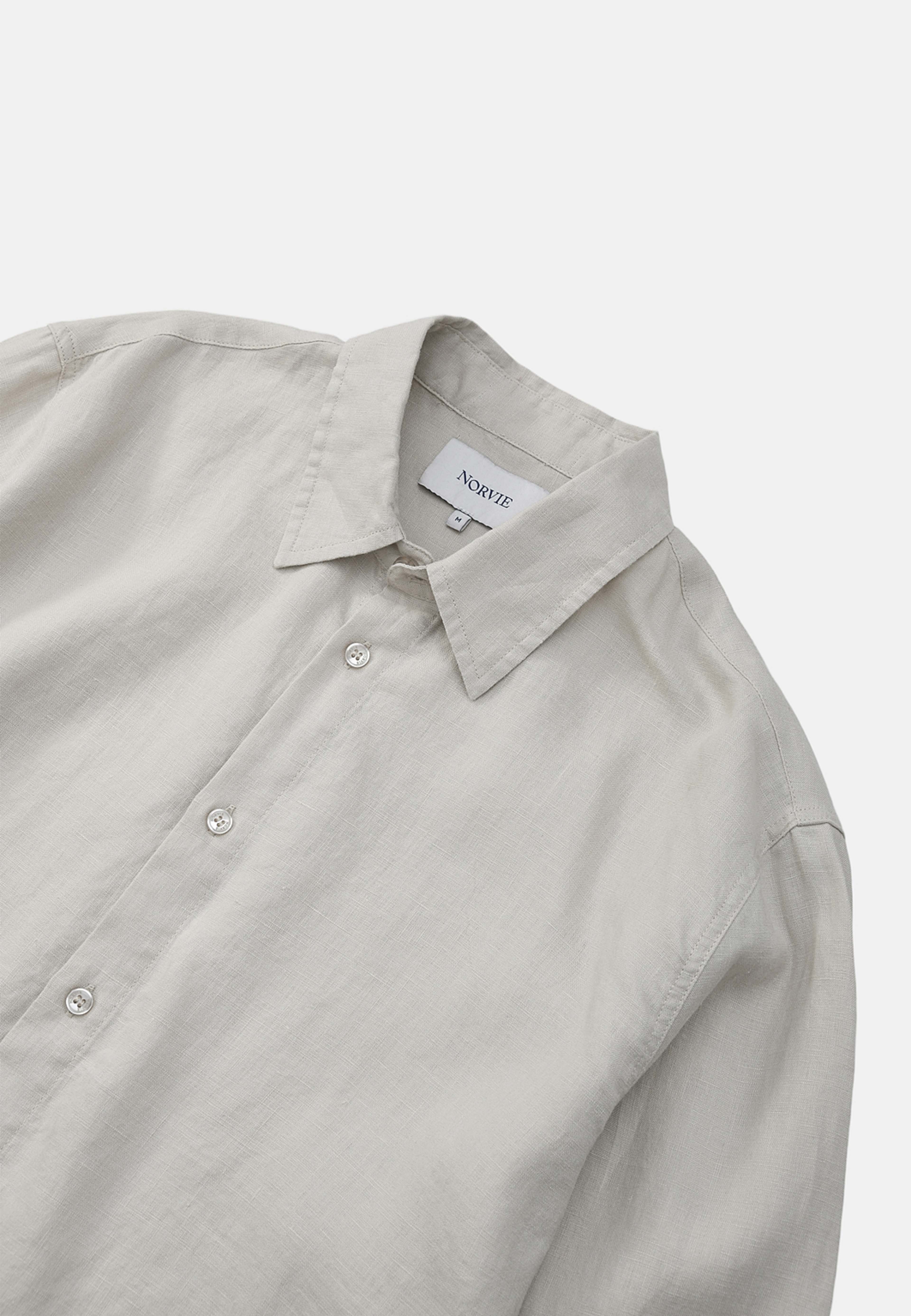 Linneskjorta KARL, från NORVIE, i färgen Beige. Klicka för att öppna bilden i stort format