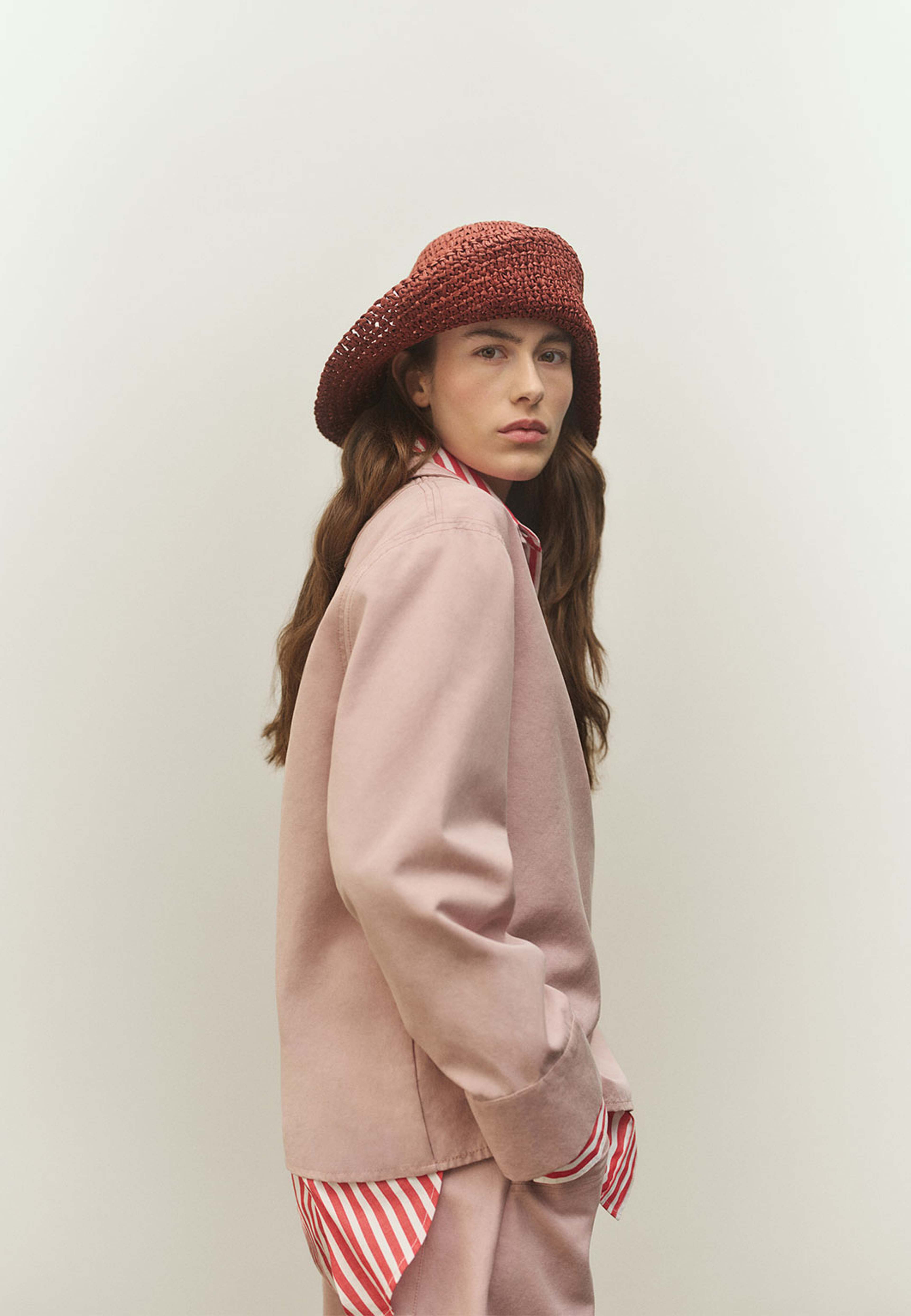 Stråhatt JANICE, från Carin Wester, i färgen Dark Red. Klicka för att öppna bilden i stort format