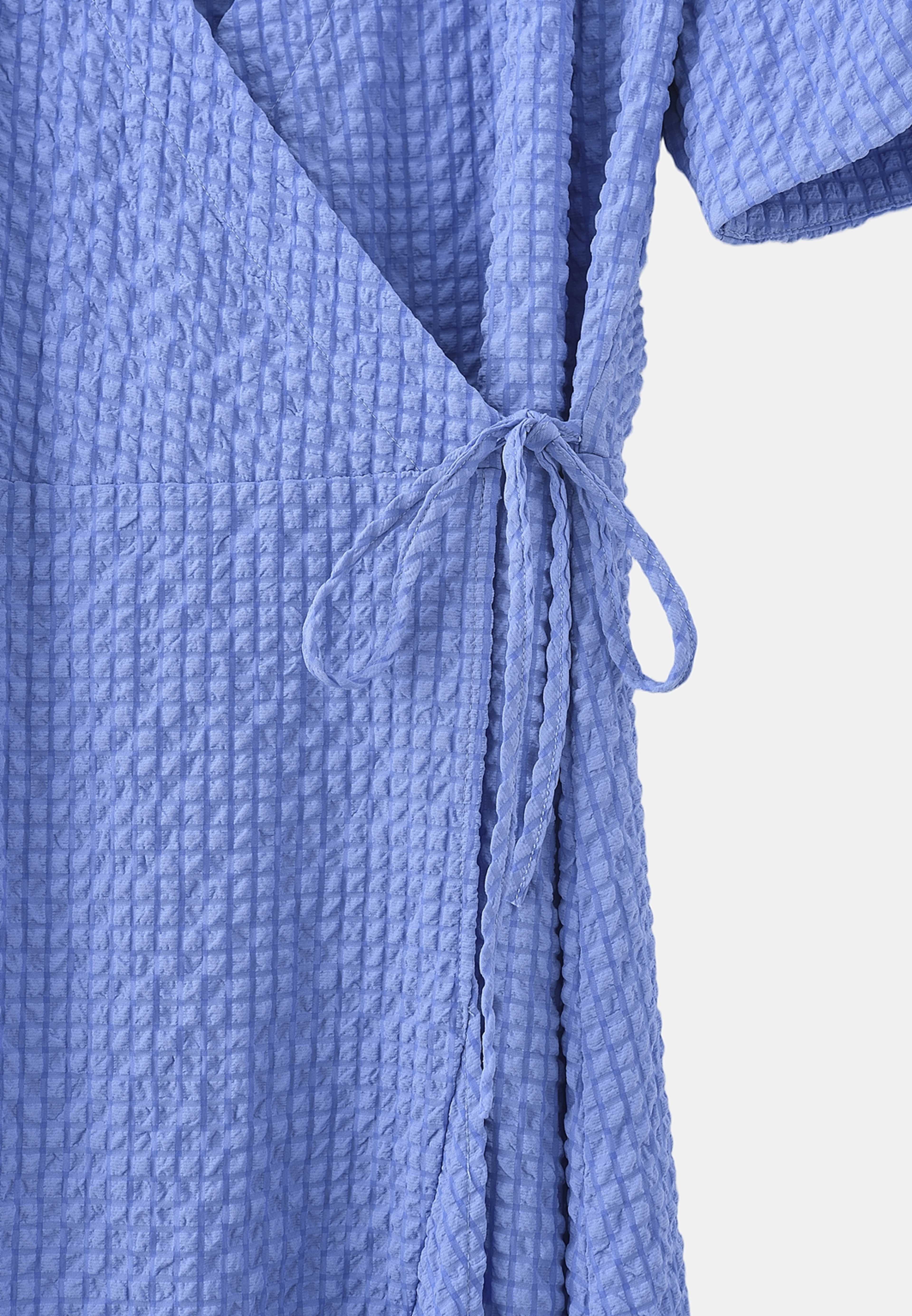 Omlottklänning AUGUSTI, från Carin Wester, i färgen Mid Blue. Klicka för att öppna bilden i stort format