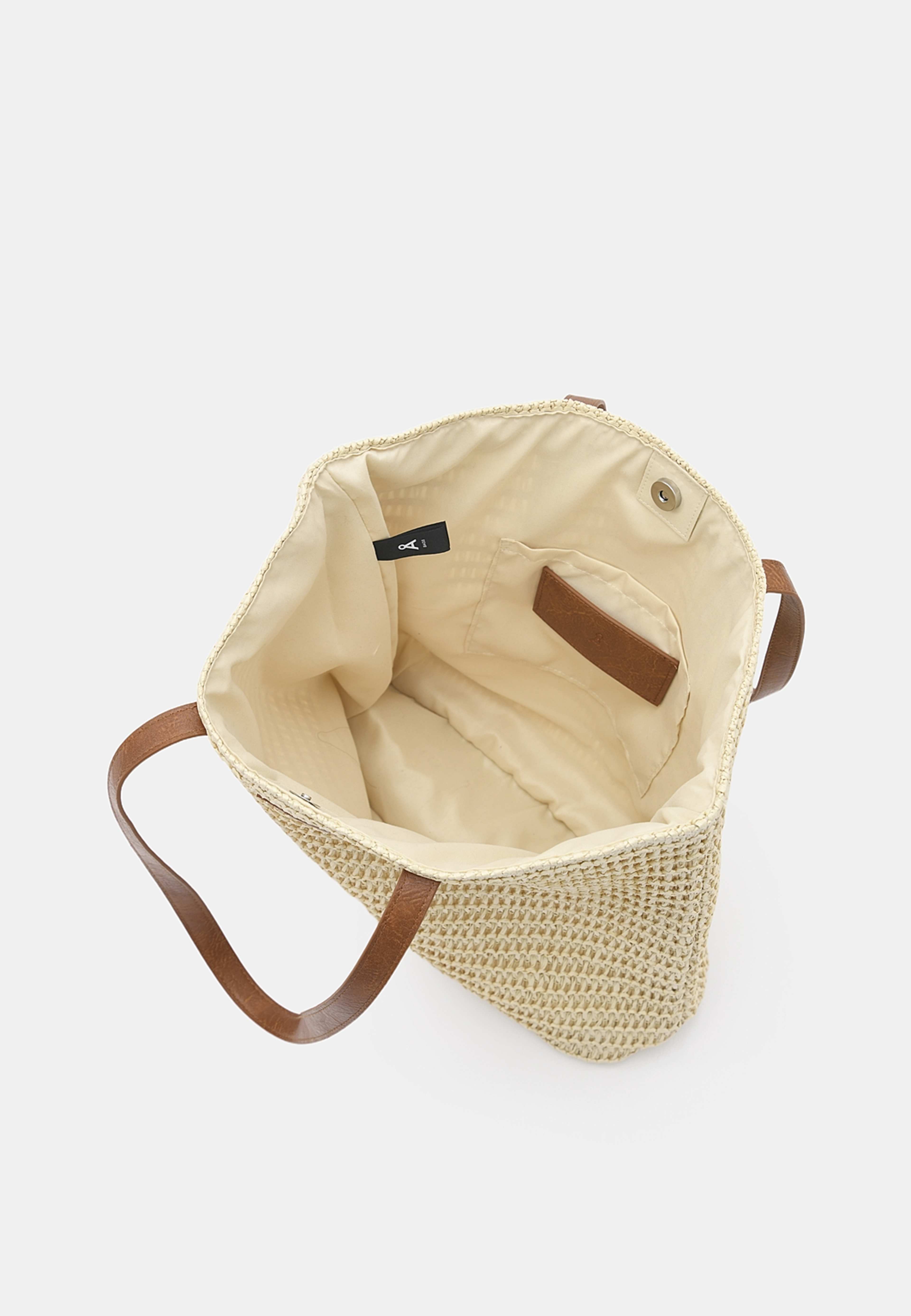 Shopperväska i strå, från Å WOMAN, i färgen Beige. Klicka för att öppna bilden i stort format