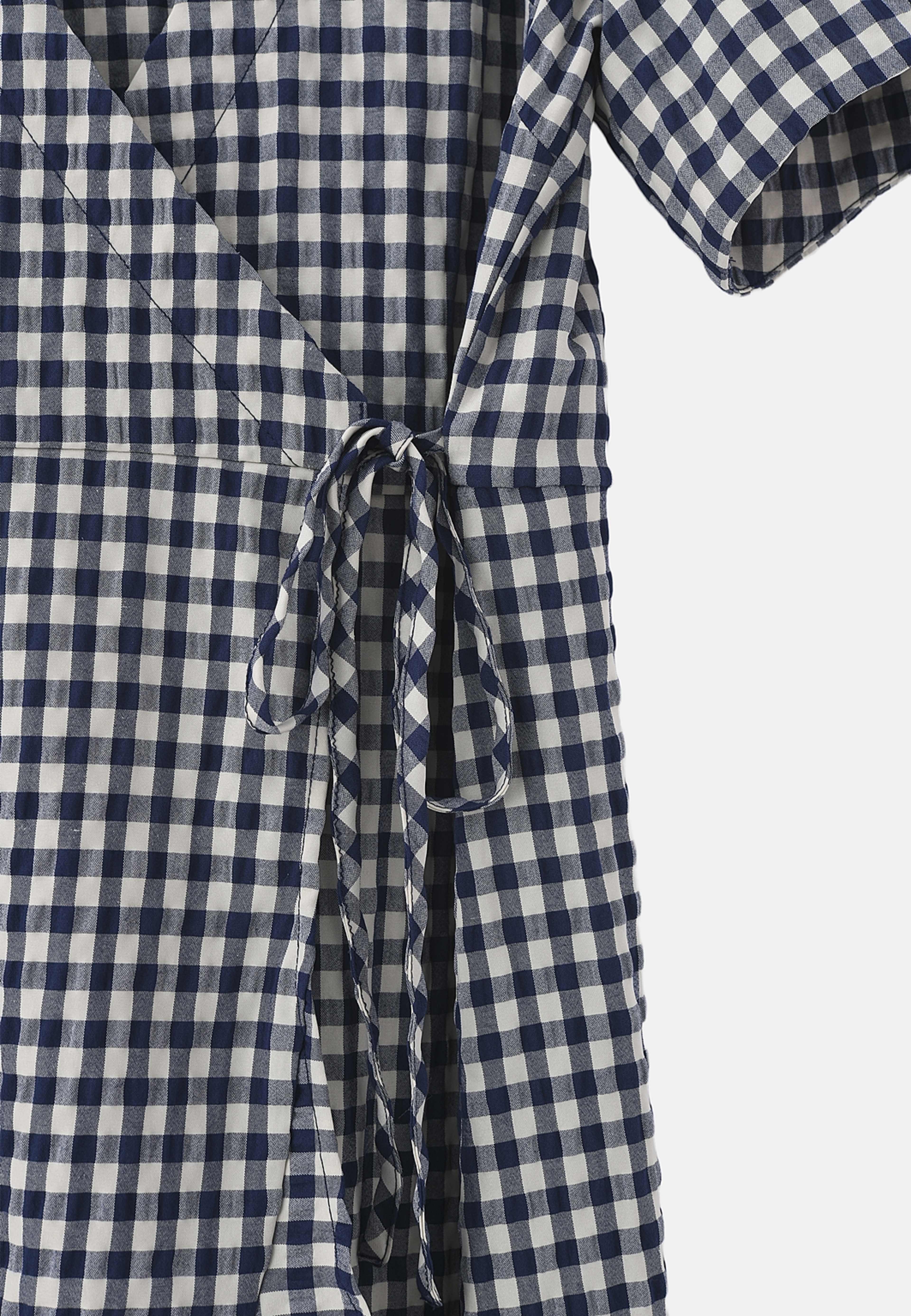 Omlottklänning AUGUSTI gingham, från Carin Wester, i färgen Blue Gingham. Klicka för att öppna bilden i stort format