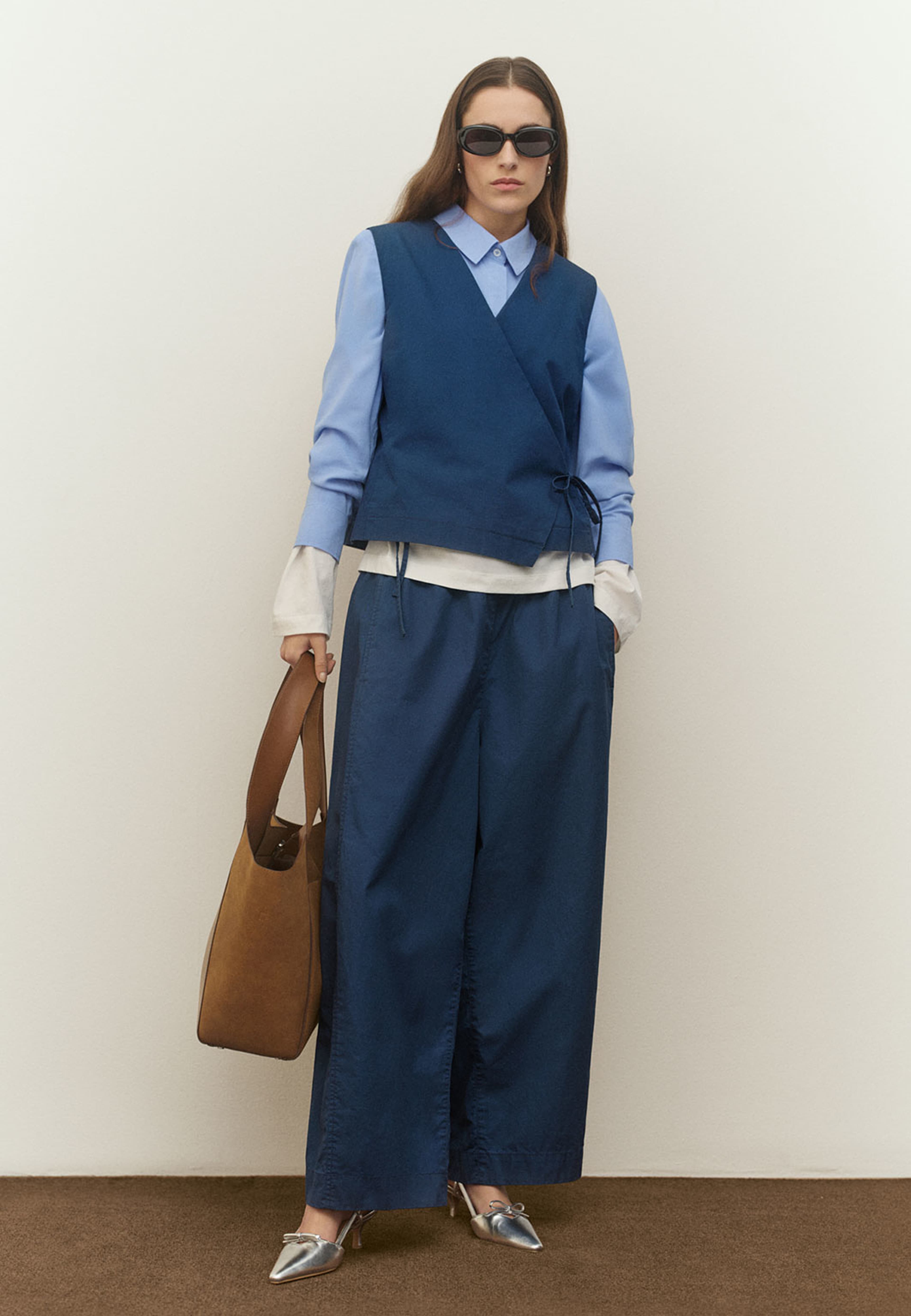 Pull on-byxor MERETE, från Carin Wester, i färgen Dark Navy. Klicka för att öppna bilden i stort format