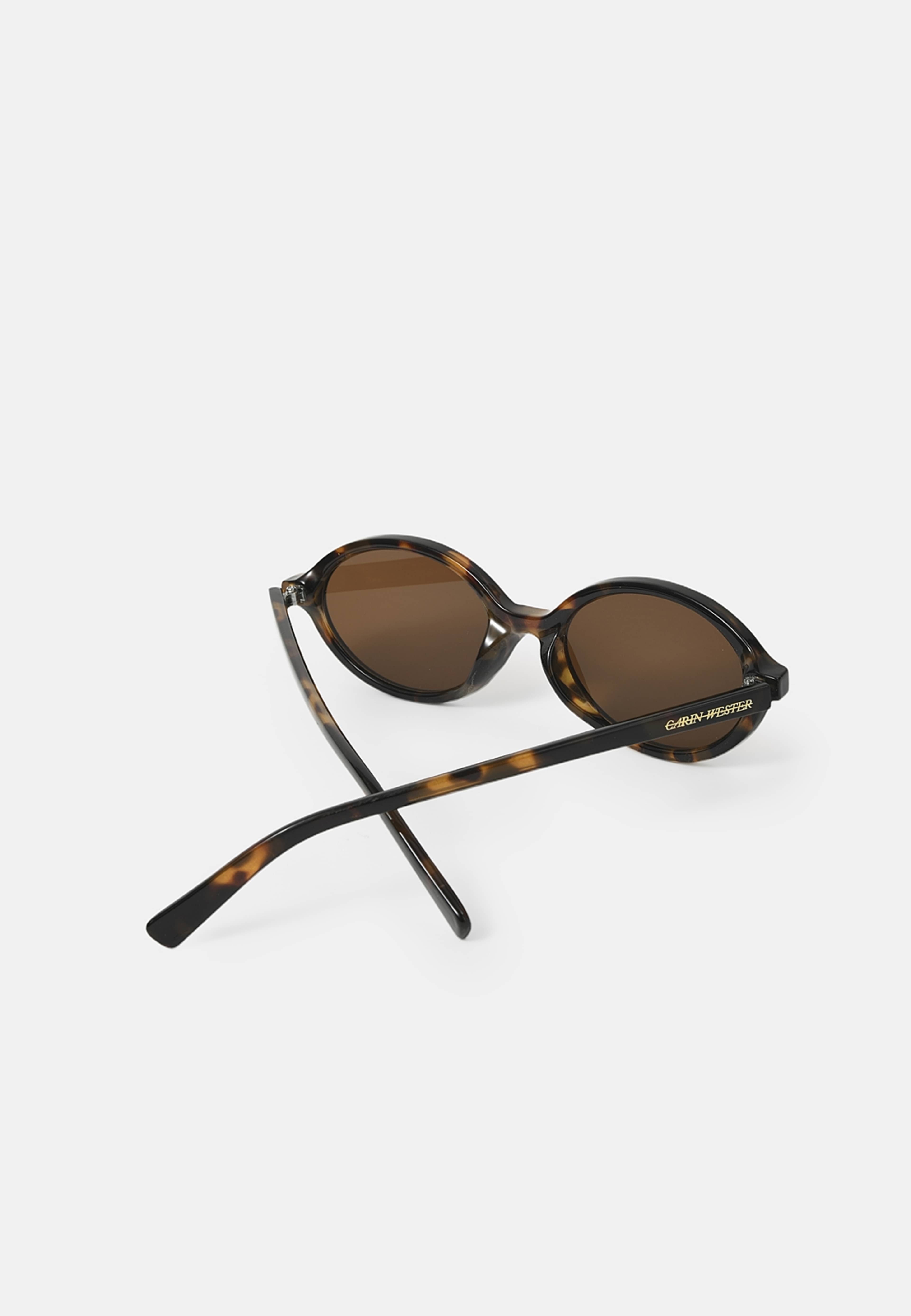 Solglasögon FRANCES, från Carin Wester, i färgen Tortoise Brown. Klicka för att öppna bilden i stort format