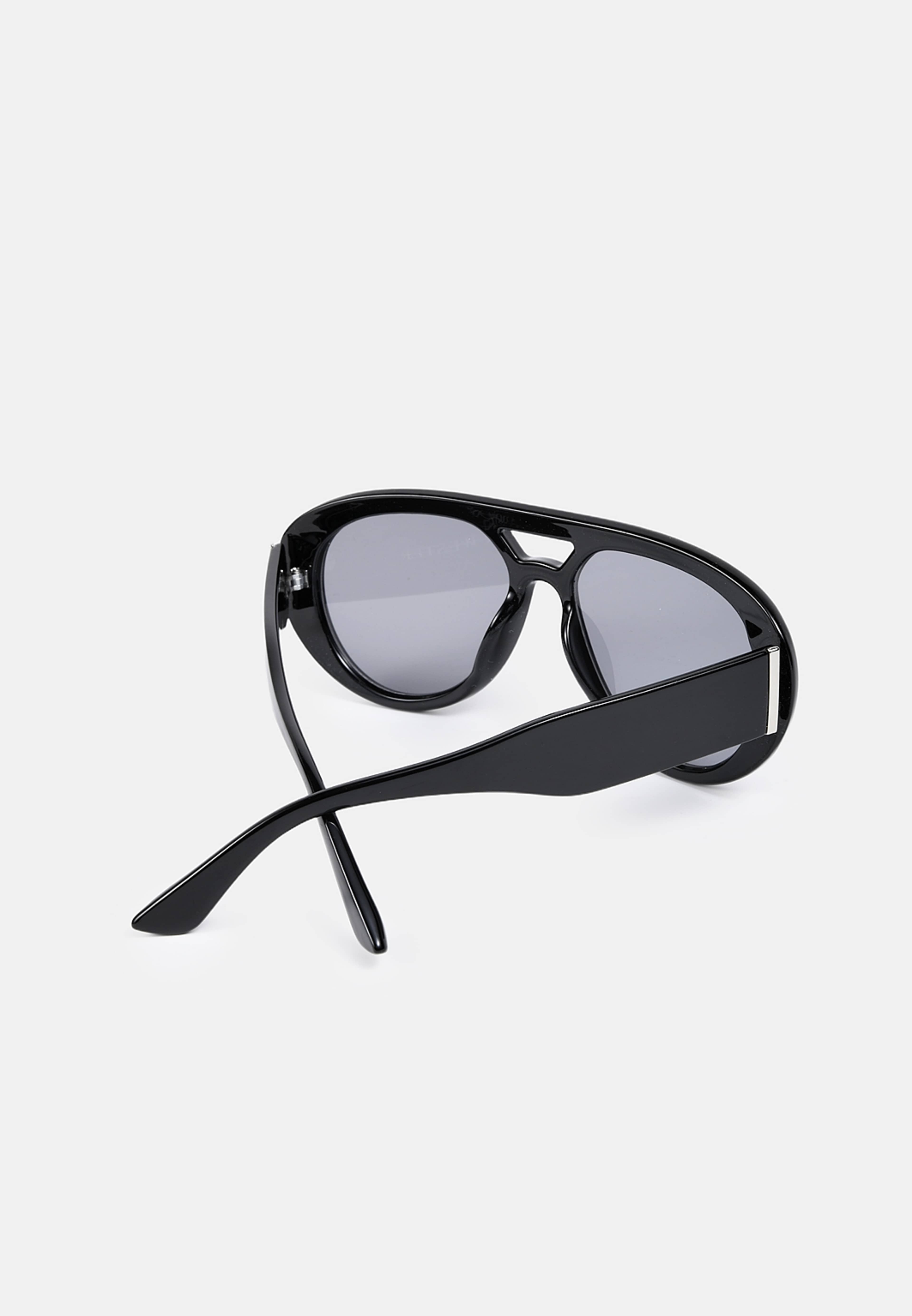 Solglasögon CASSANDRA, från Carin Wester, i färgen Black. Klicka för att öppna bilden i stort format