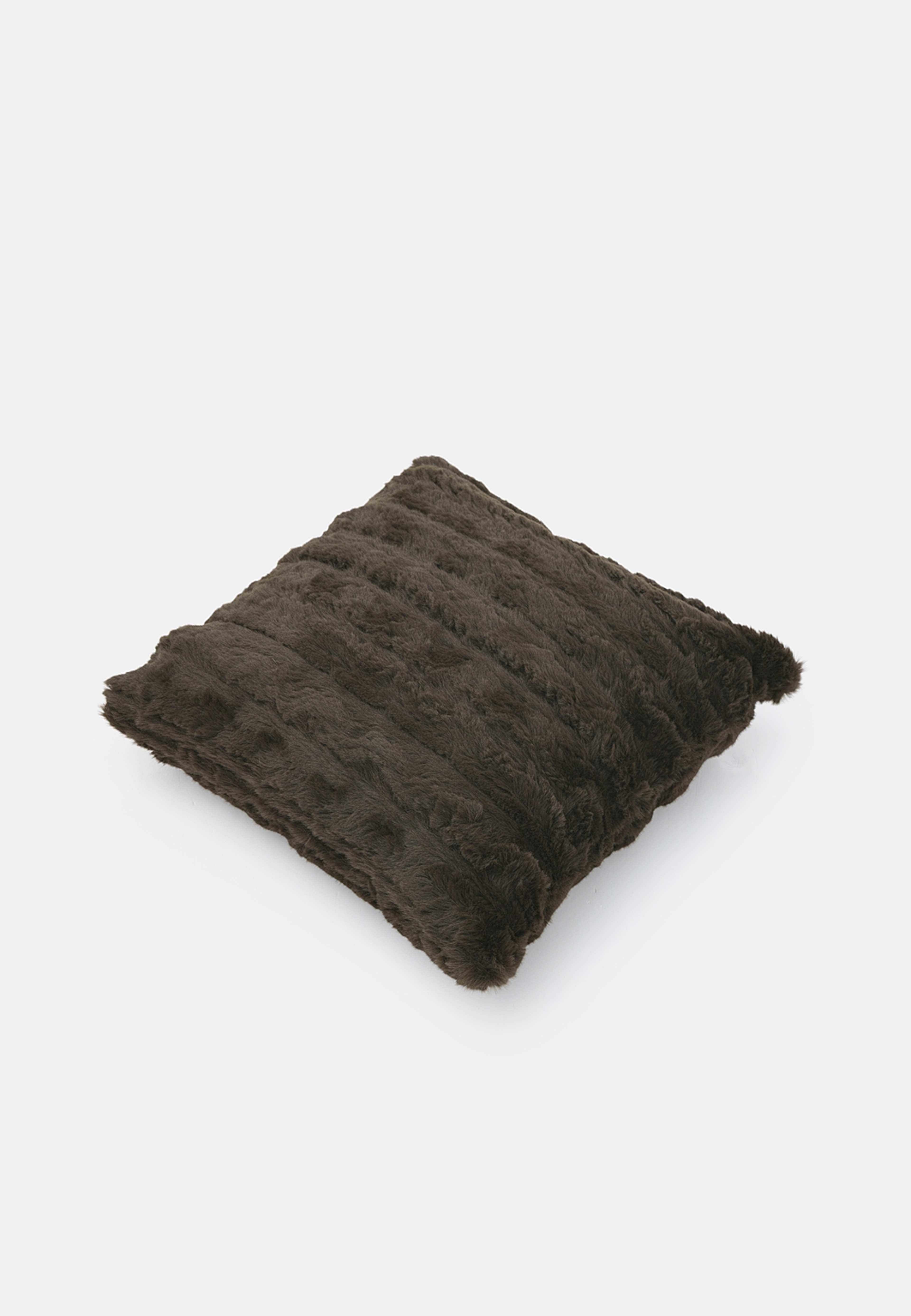 Kudde VERA 45x45 cm, från Åhléns Home, i färgen Brown. Klicka för att öppna bilden i stort format