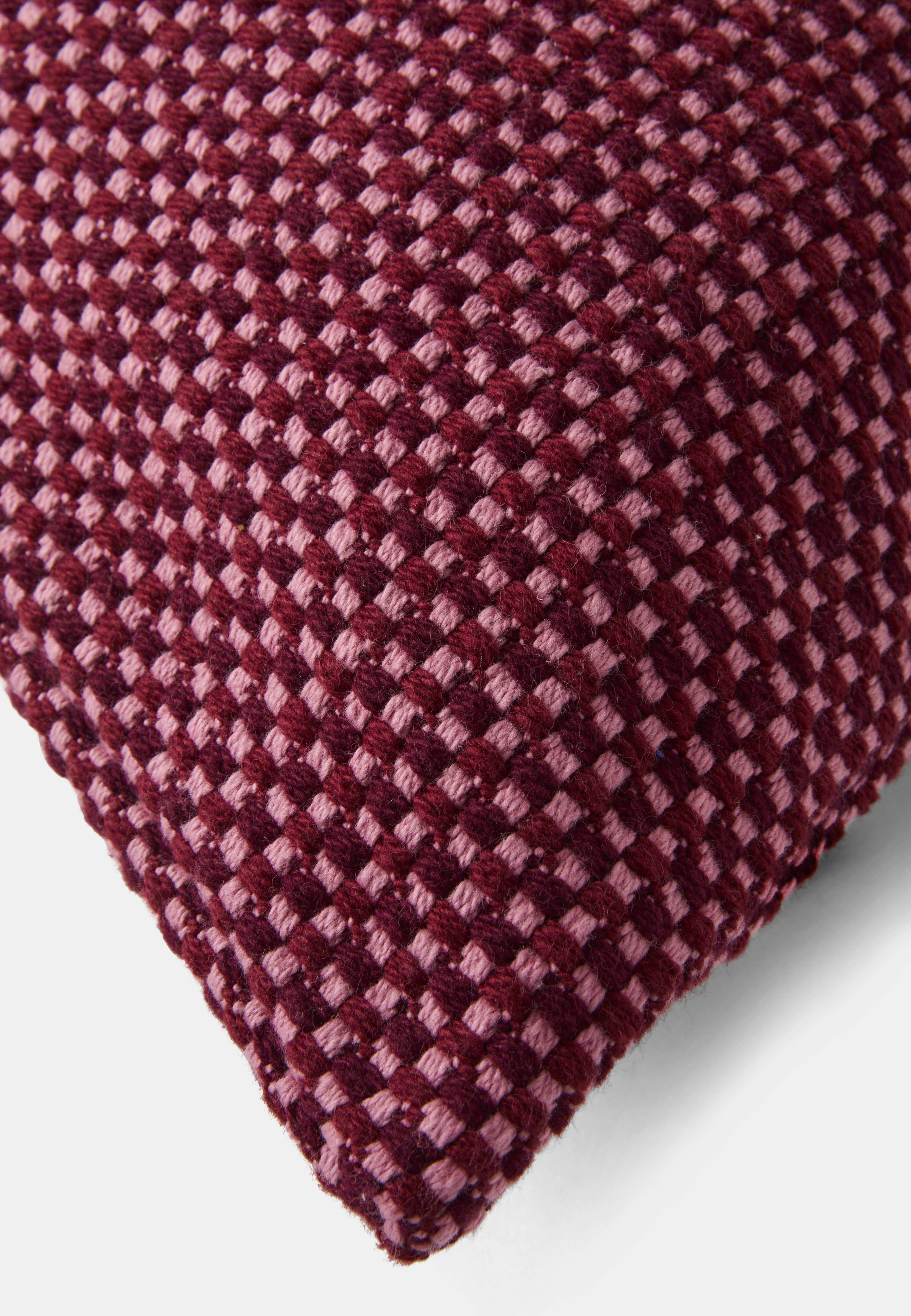 Kuddfodral JESS 50x50 cm, från Åhléns Home, i färgen Multi Burgundy. Klicka för att öppna bilden i stort format