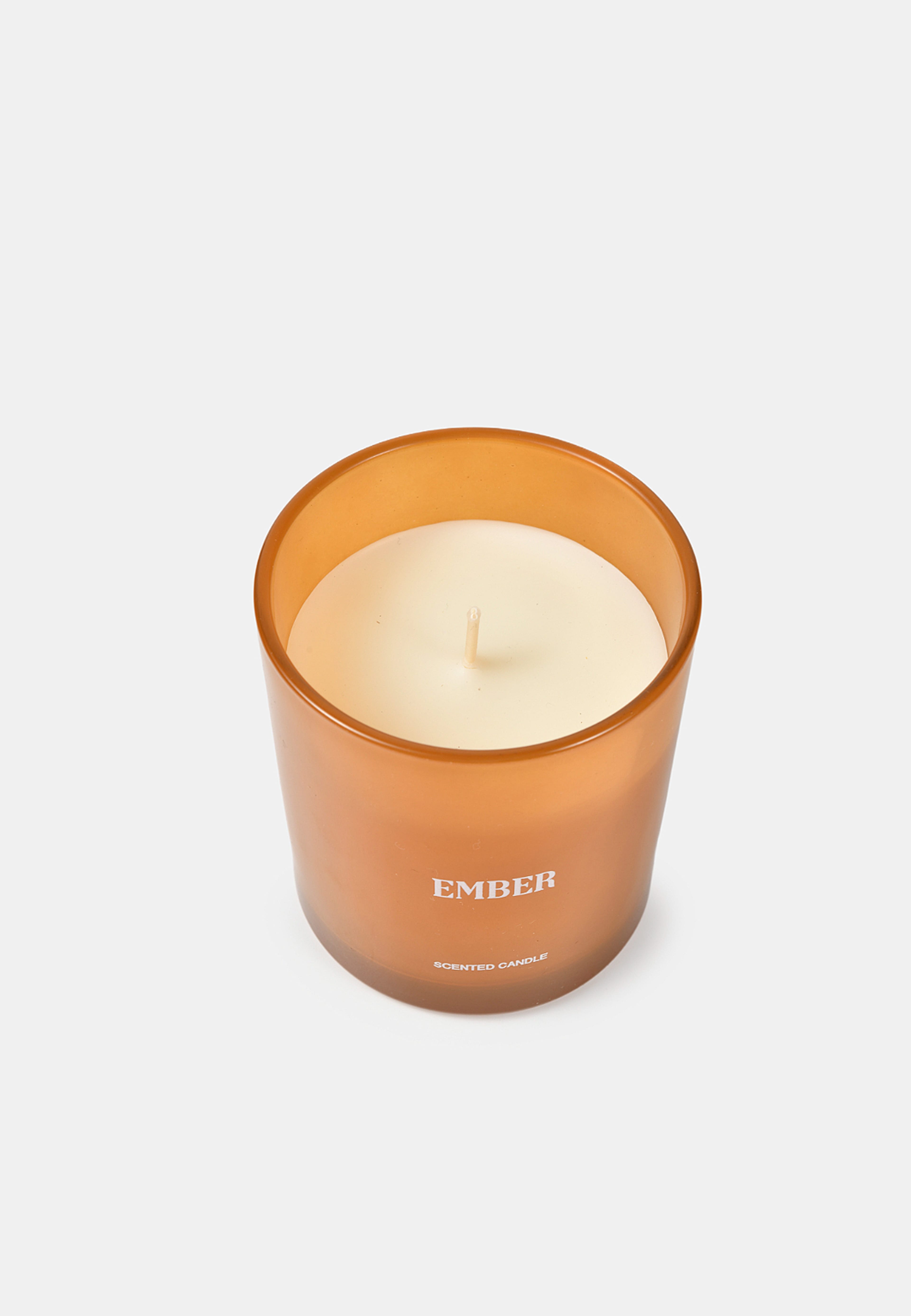 Doftljus ELLIE, från Åhléns Home, i färgen Amber. Klicka för att öppna bilden i stort format