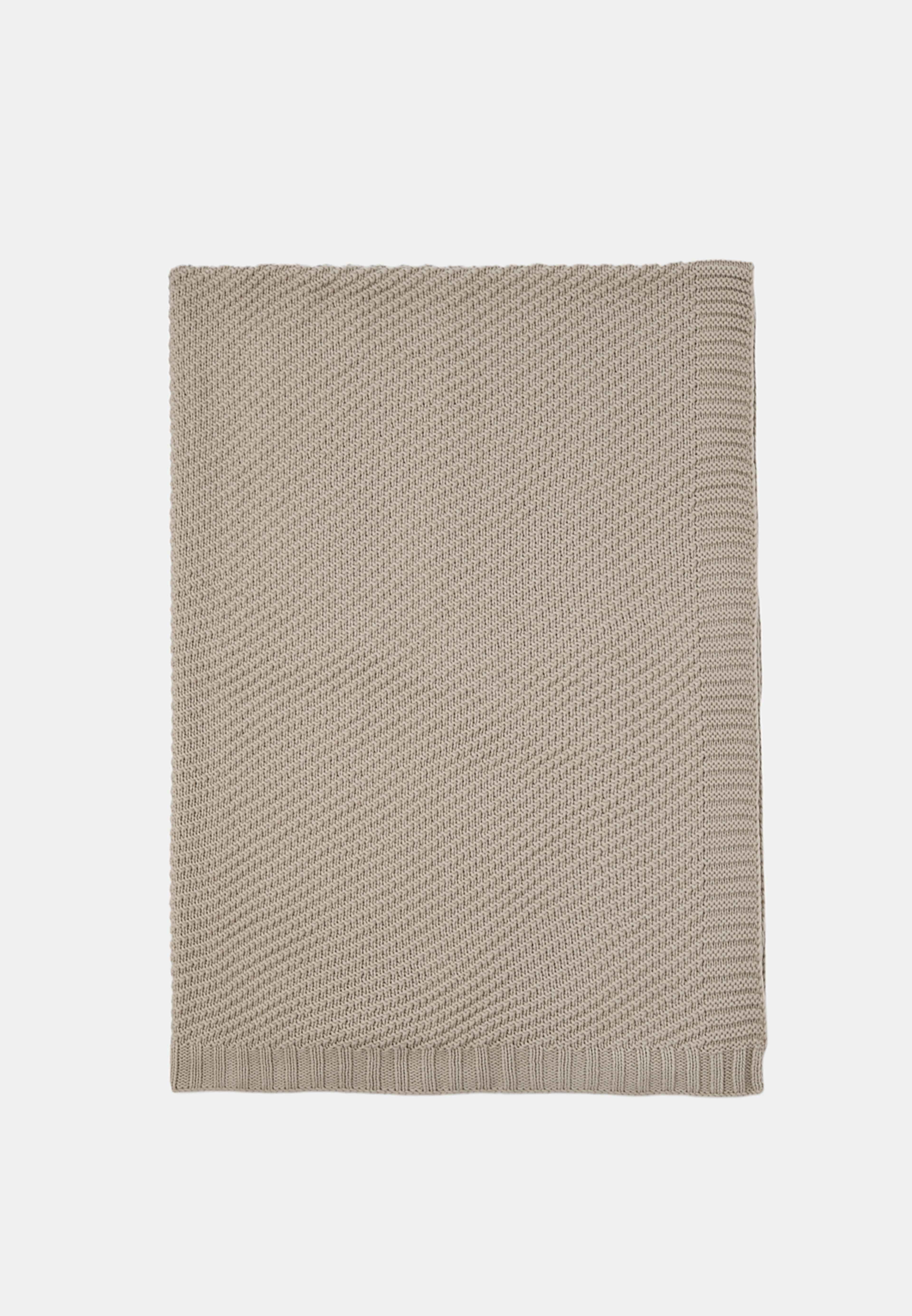 Pläd CLARA 130x170 cm, från Åhléns Home, i färgen Beige. Klicka för att öppna bilden i stort format