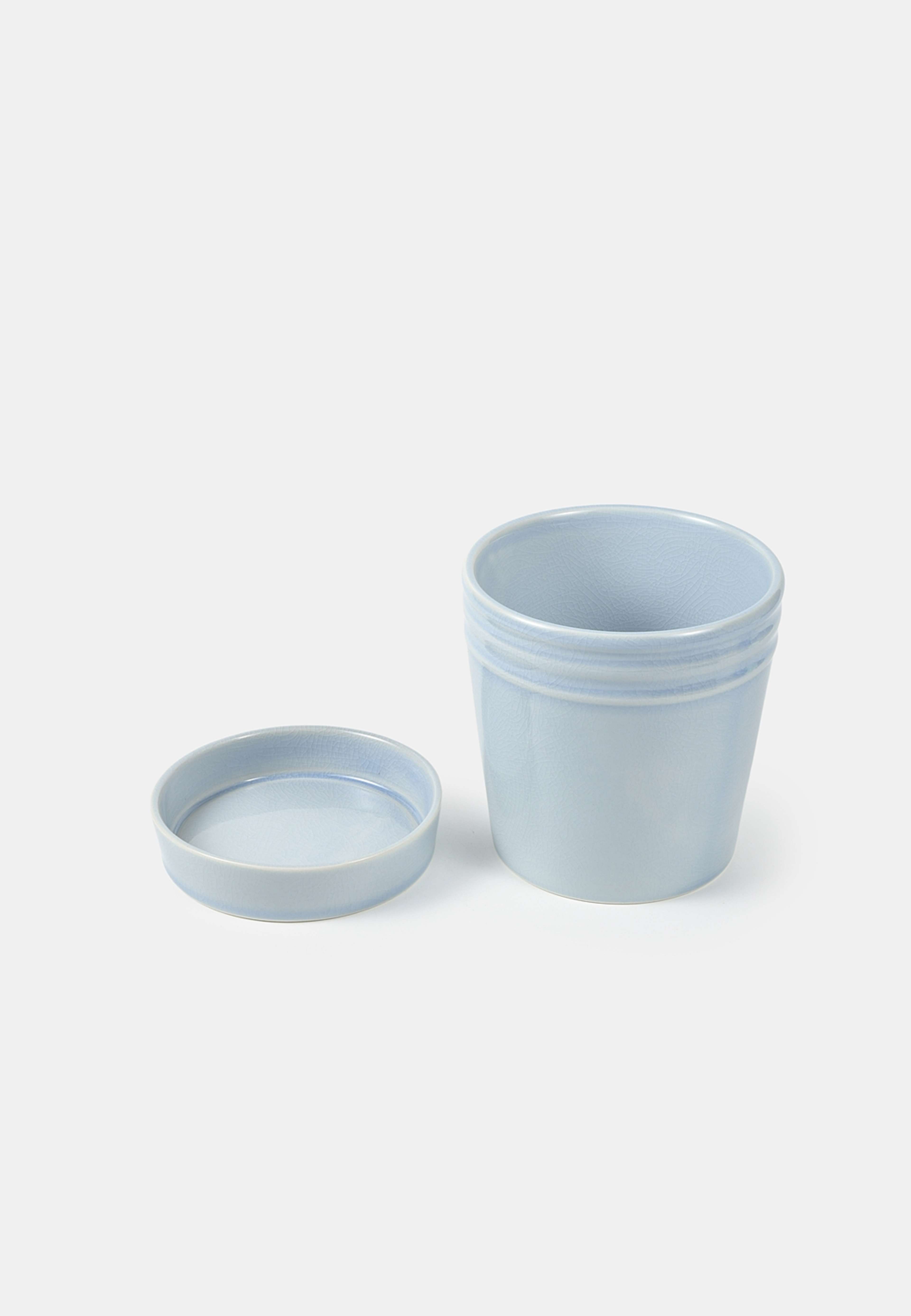 Kruka med fat ALVE 13 cm, från Åhléns Home, i färgen Lt Blue. Klicka för att öppna bilden i stort format