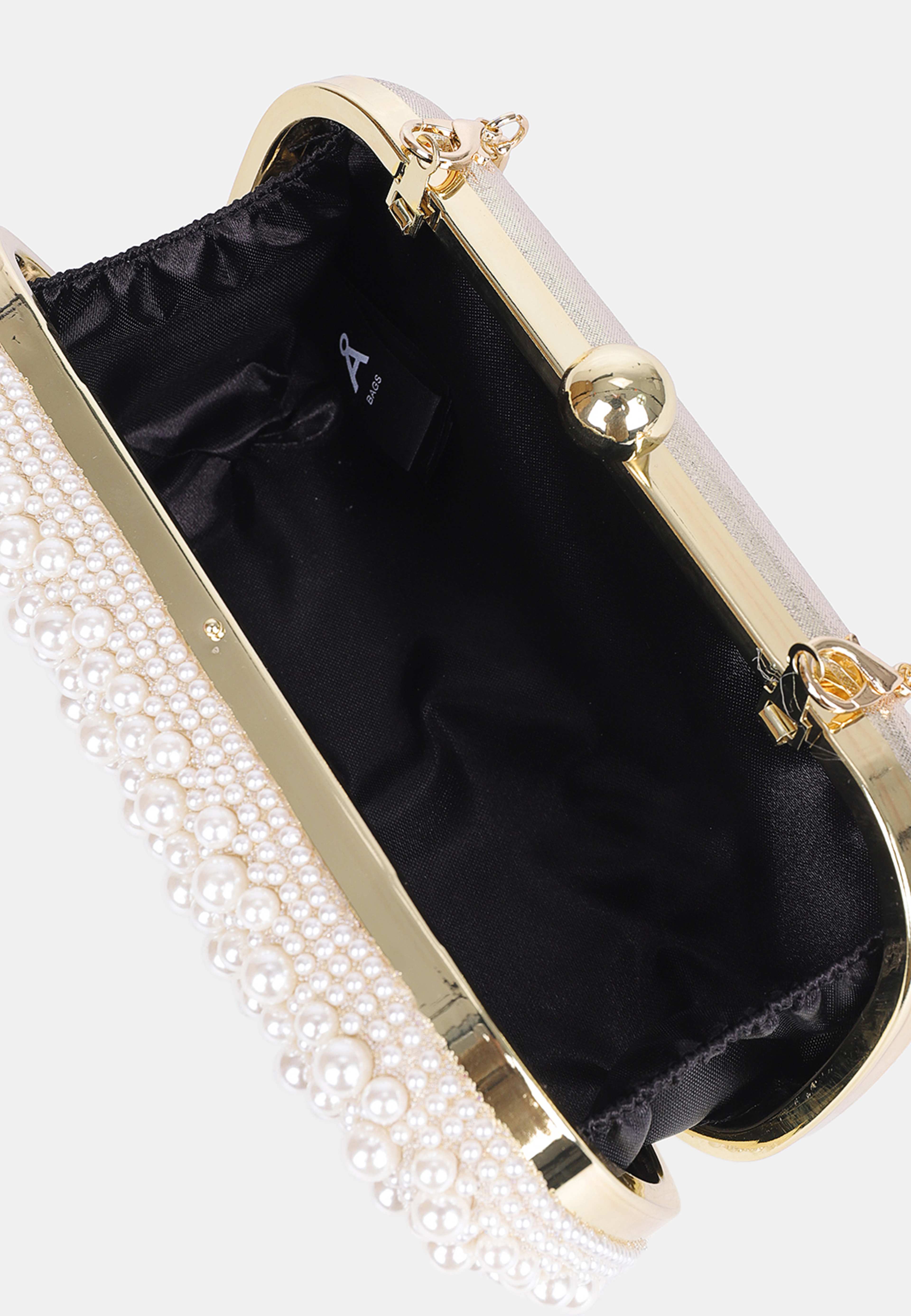 Kuvertväska PEARL, från Å WOMAN, i färgen White. Klicka för att öppna bilden i stort format