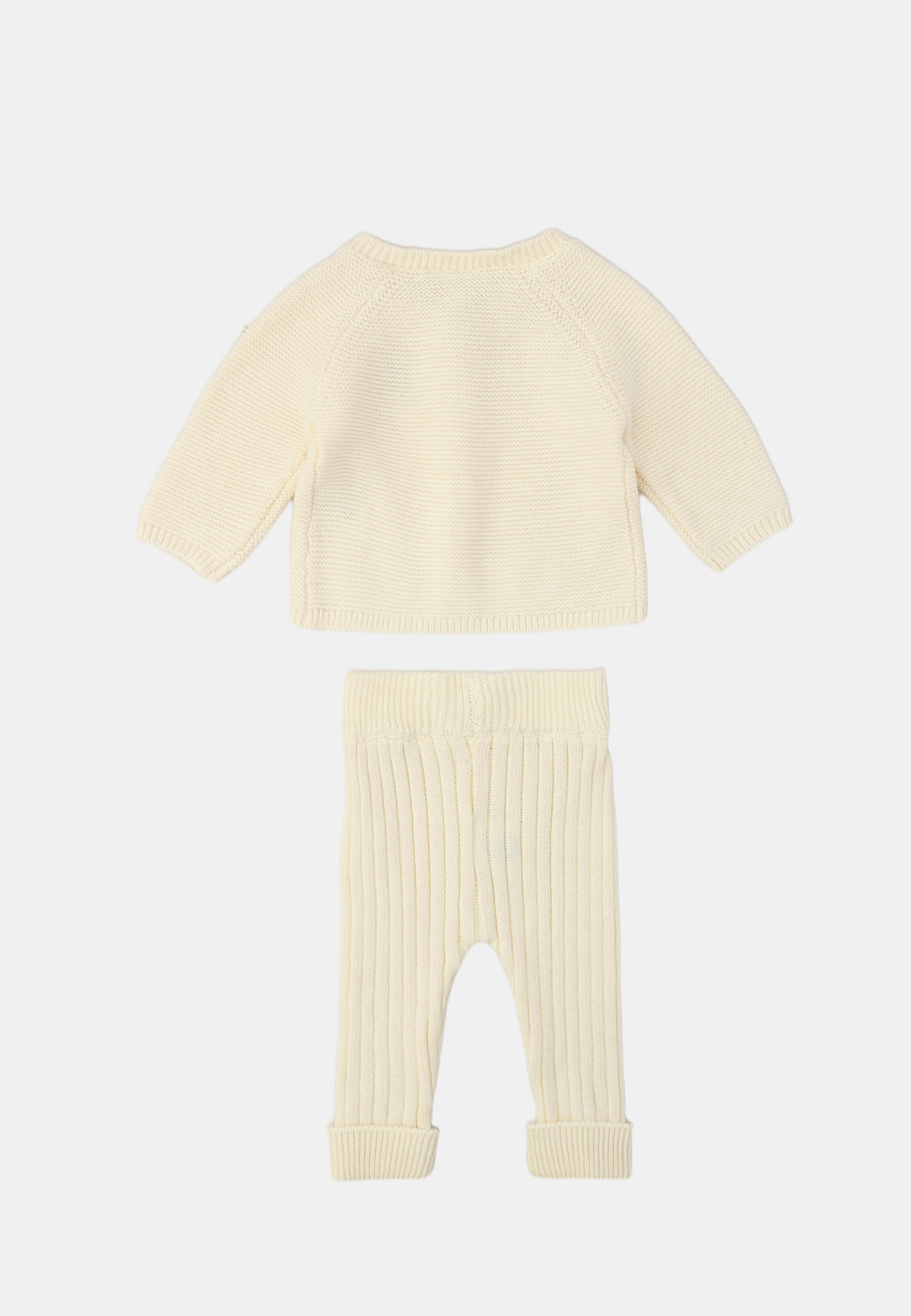 Stickat set ELSI, från RIKIKI, i färgen Off White. Klicka för att öppna bilden i stort format