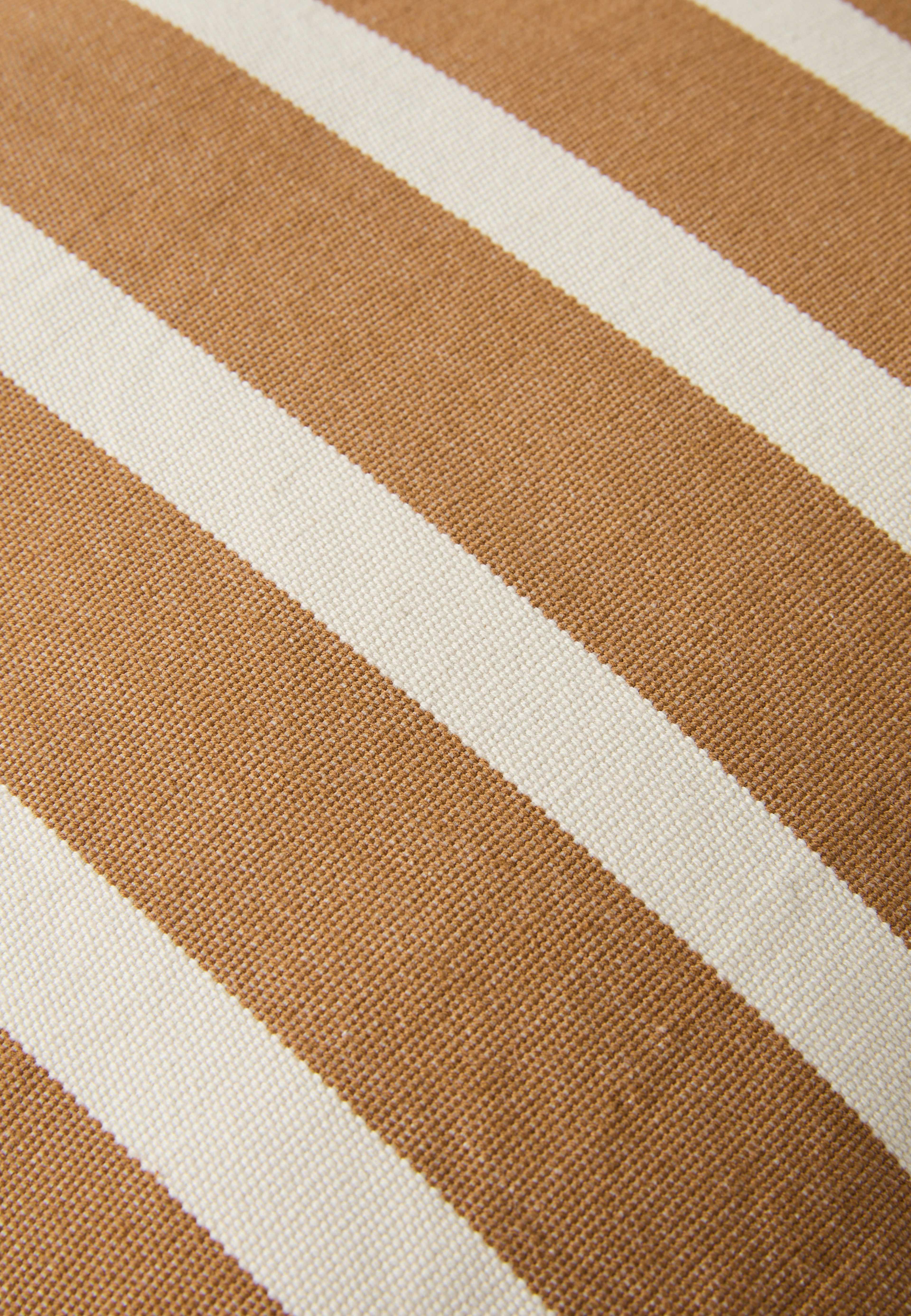 Kuddfodral HELLE 50x50 cm, från Åhléns Home, i färgen Off White/Brown. Klicka för att öppna bilden i stort format