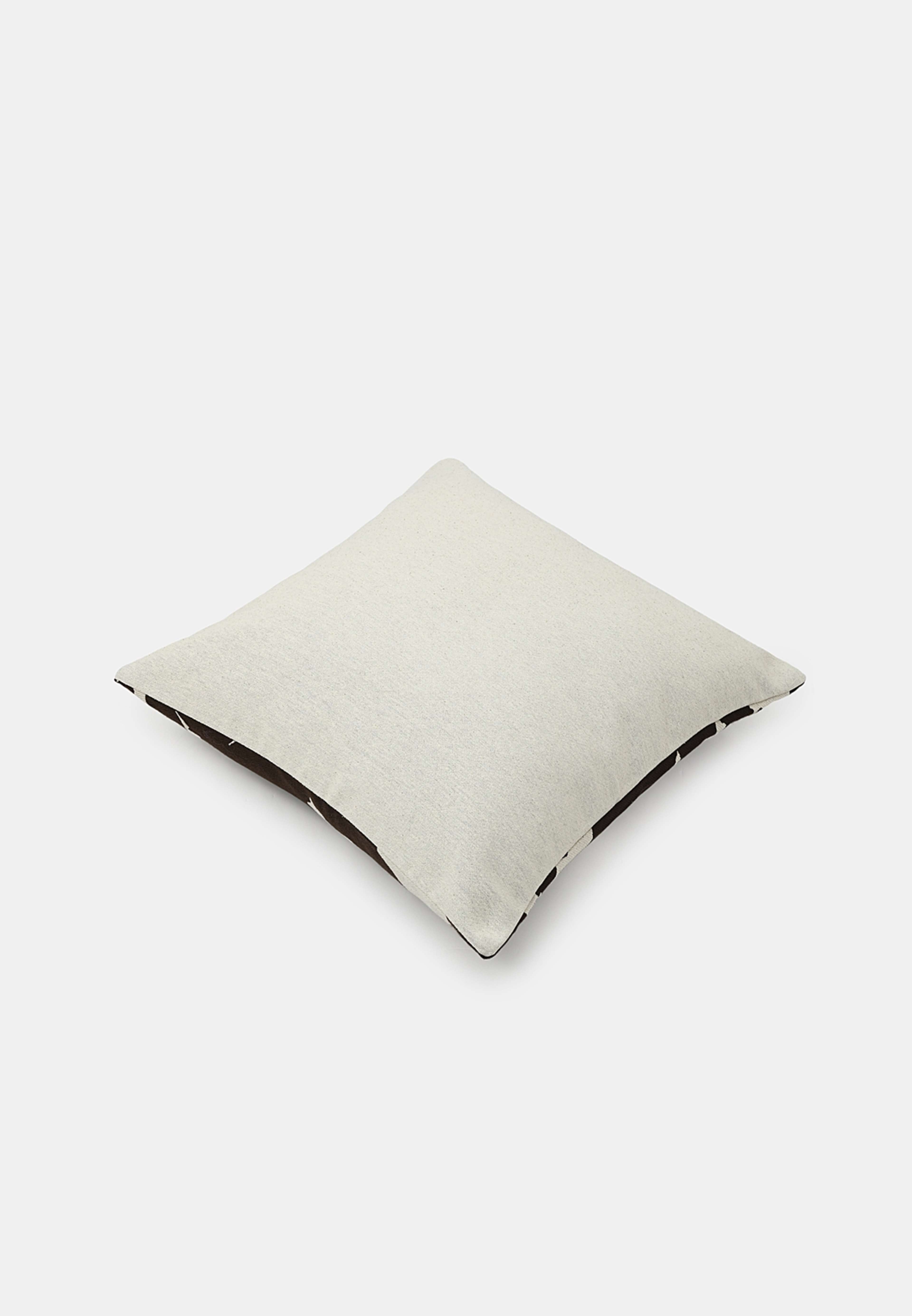 Kuddfodral ABBIE 50x50 cm, från Åhléns Home, i färgen Brown. Klicka för att öppna bilden i stort format