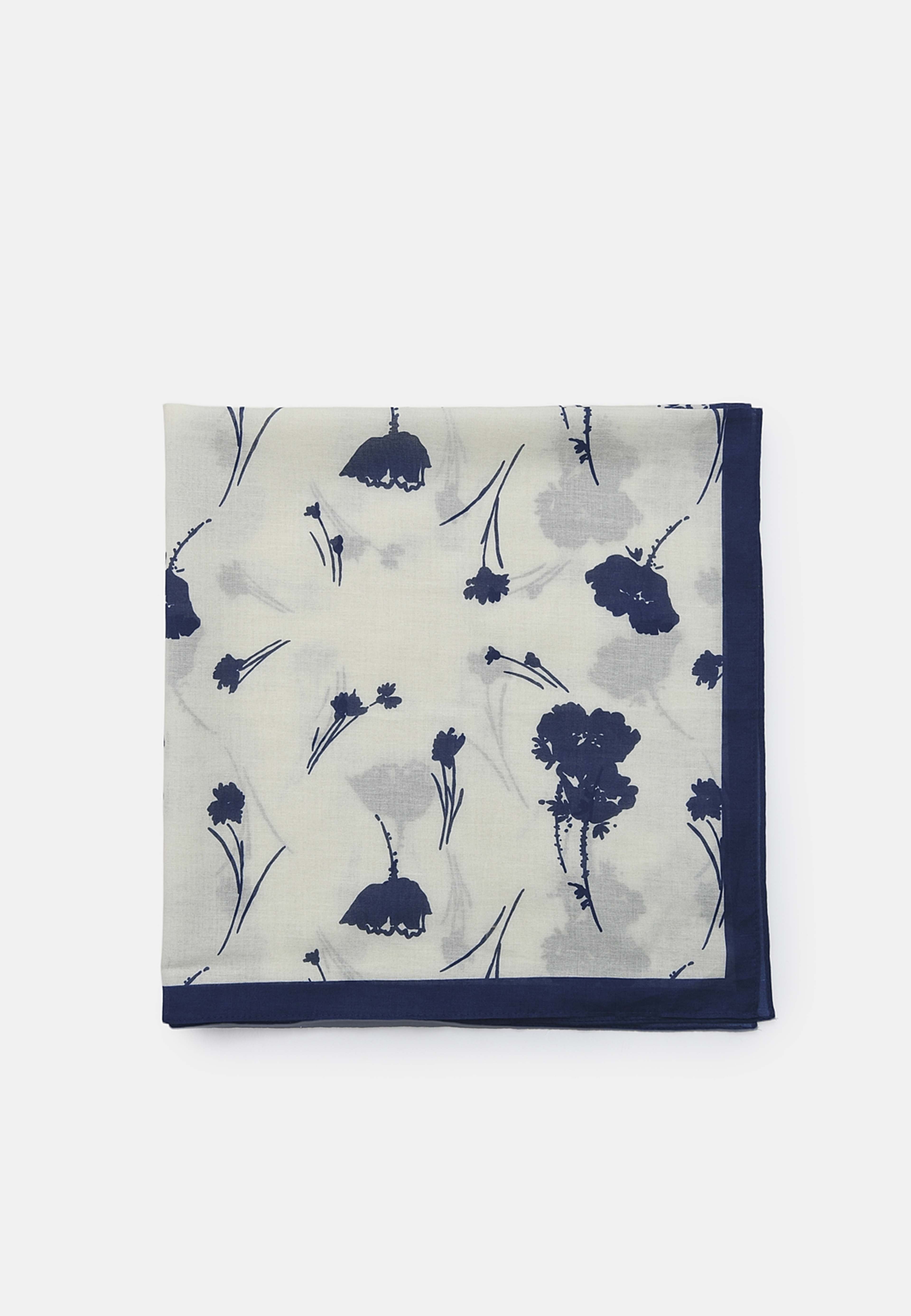 Bomullsscarf MIRANDA, från Carin Wester, i färgen Flower. Klicka för att öppna bilden i stort format