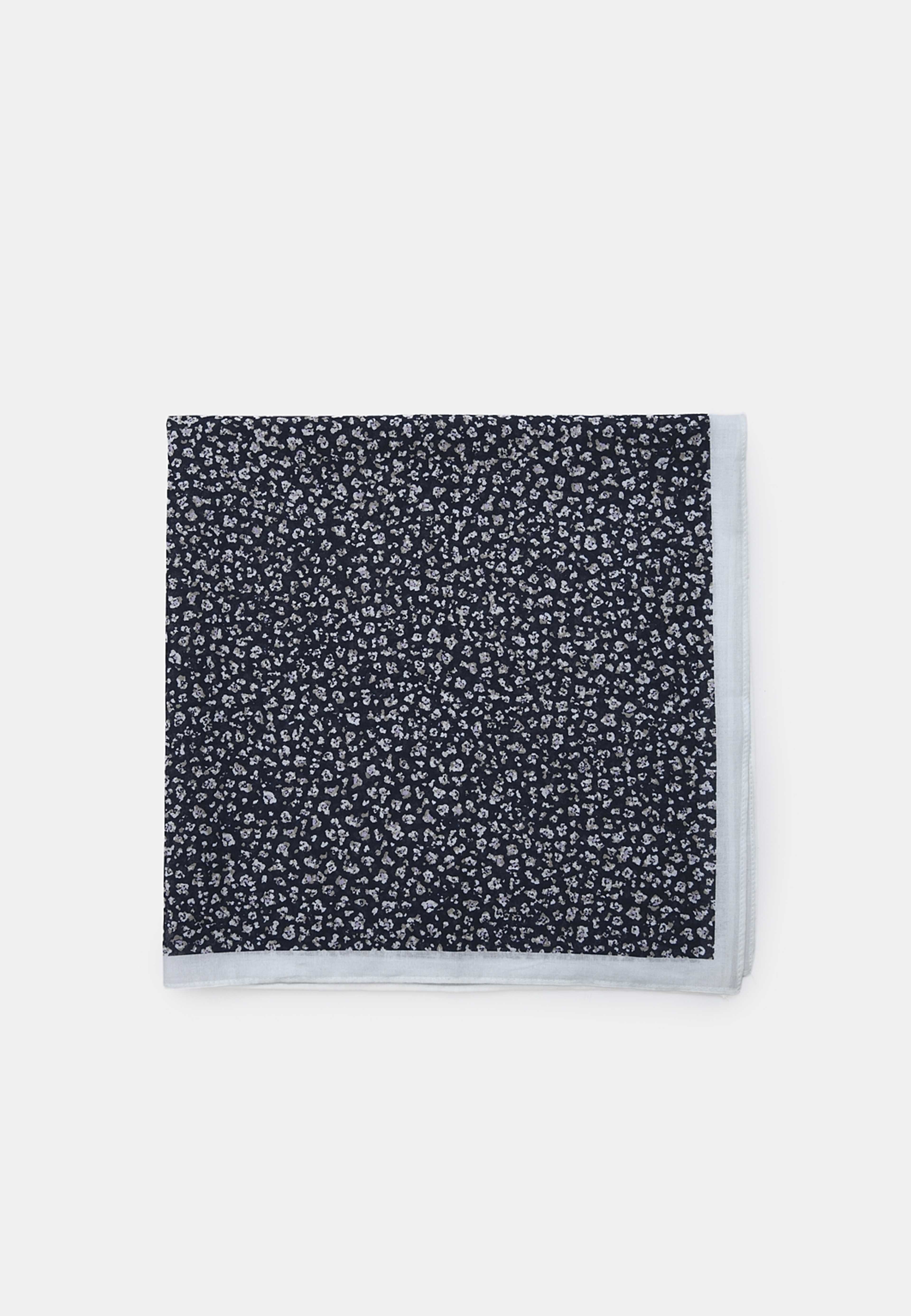 Bomullsscarf MIRANDA, från Carin Wester, i färgen Ditsy. Klicka för att öppna bilden i stort format