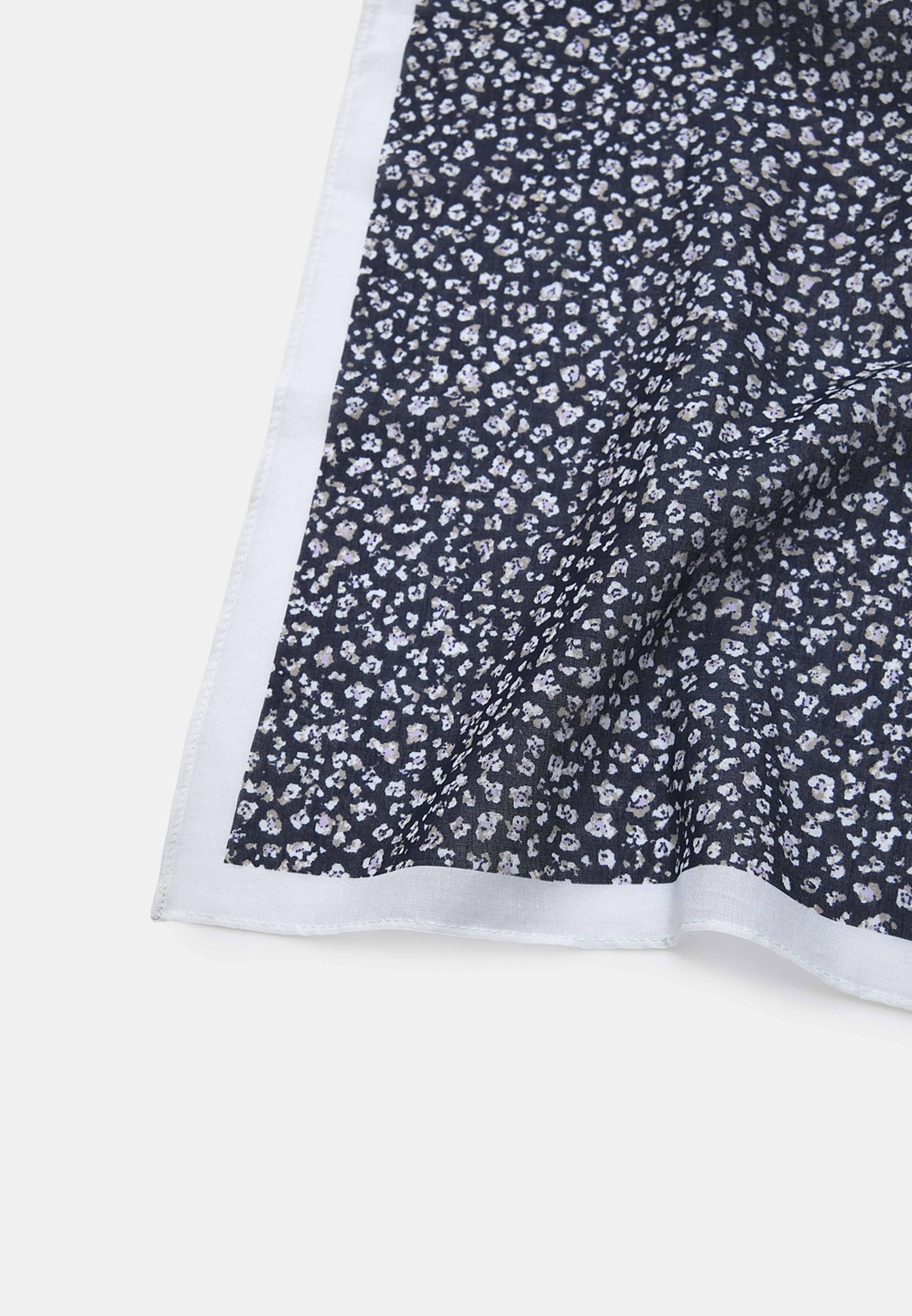 Bomullsscarf MIRANDA, från Carin Wester, i färgen Ditsy. Klicka för att öppna bilden i stort format