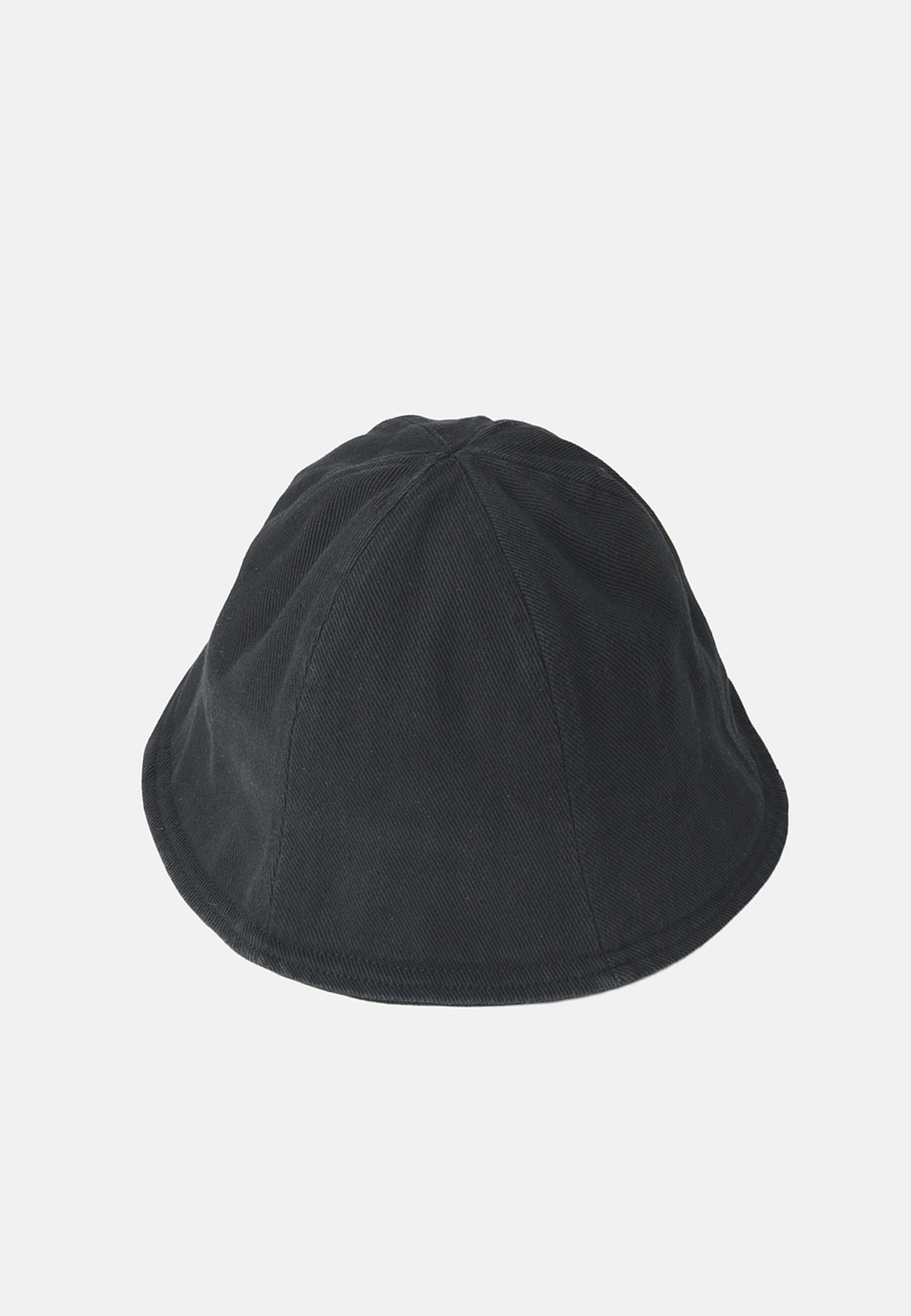 Solhatt VALYRIA, från Å WOMAN, i färgen Black. Klicka för att öppna bilden i stort format