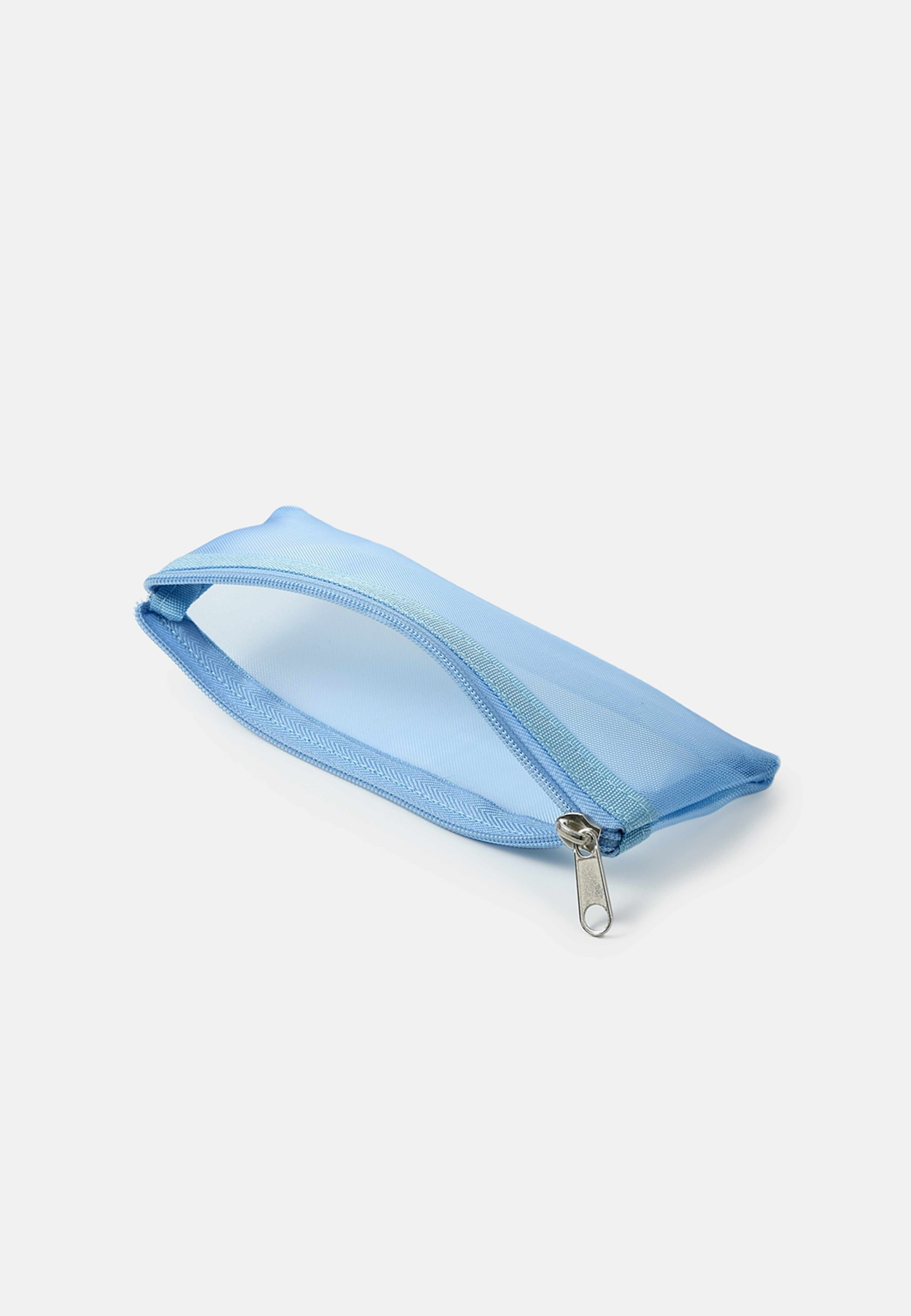 Pennfodral i mesh, från Åhléns Home, i färgen Light Blue. Klicka för att öppna bilden i stort format